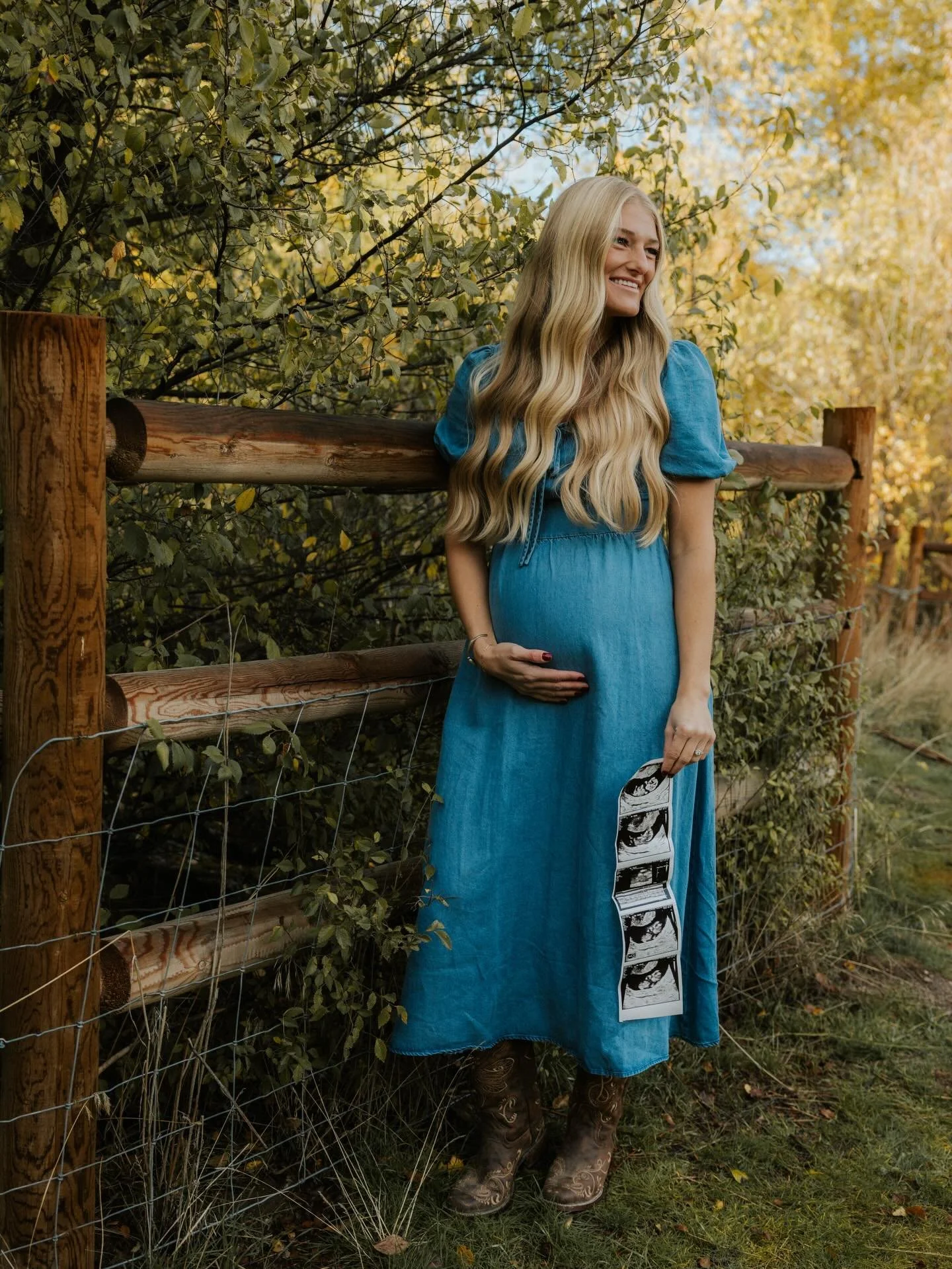 I love watching my sweet families grow over the years 🦋

#idahophotographer #boisephotographer #idahoseniorphotographer #idahofamilyphotographer #treasurevalleyphotographer 

Keywords: Idaho senior and family photographer serving Boise, Nampa, Merid