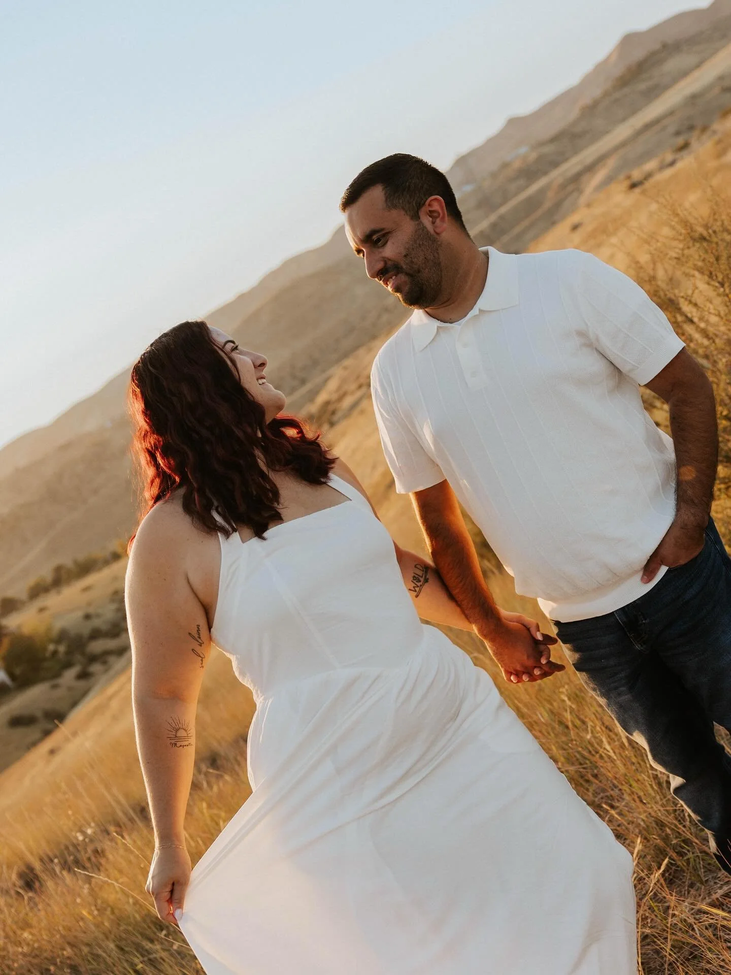 Chasing sunsets with Kels &amp; Abel 🧡

#IdahoPhotographer #IdahoEngagement #IdahoWeddingPhotographer #BoisePhotographer #IdahoCouples #EngagementPhotos #EngagedInIdaho #SheSaidYes #CouplePhotography #AdventureEngagement #LoveInTheMountains #Engagem