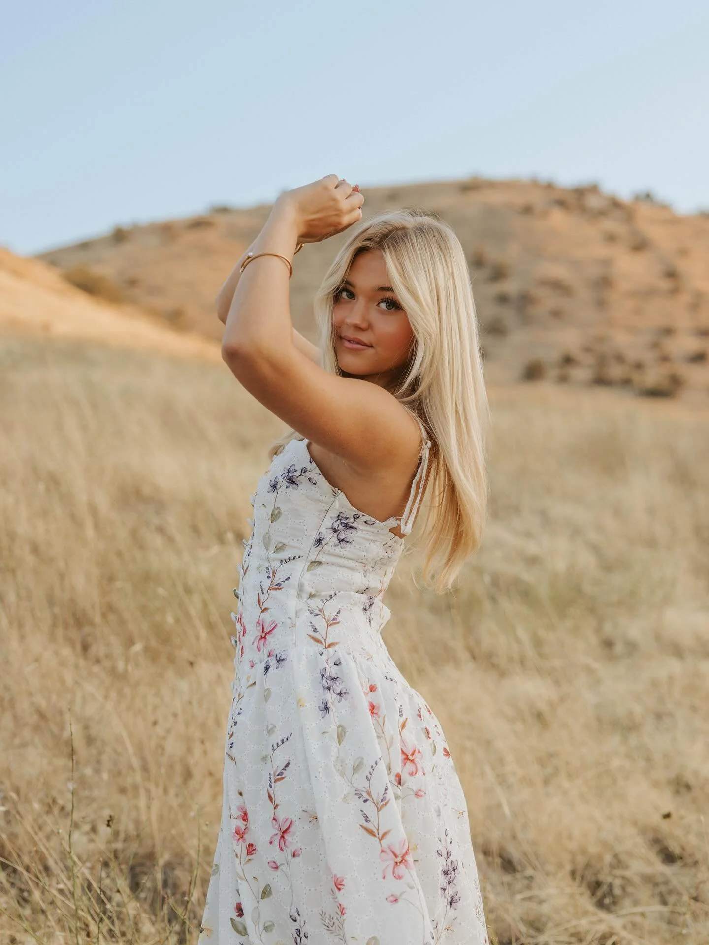 Running around the foothills with Brooklyn ✨

#IdahoSeniorPhotographer #IdahoSeniors #SeniorPhotosIdaho #SeniorPhotography #IdahoPhotographer #BoisePhotographer #TreasureValleyPhotographer #SeniorInspo #SeniorSession #SeniorStyle #SeniorPhotoShoot #H