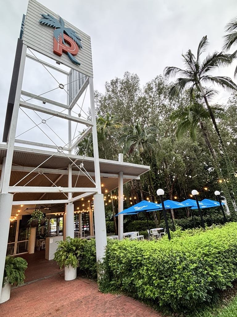Family friendly Palm Cove Tavern very close