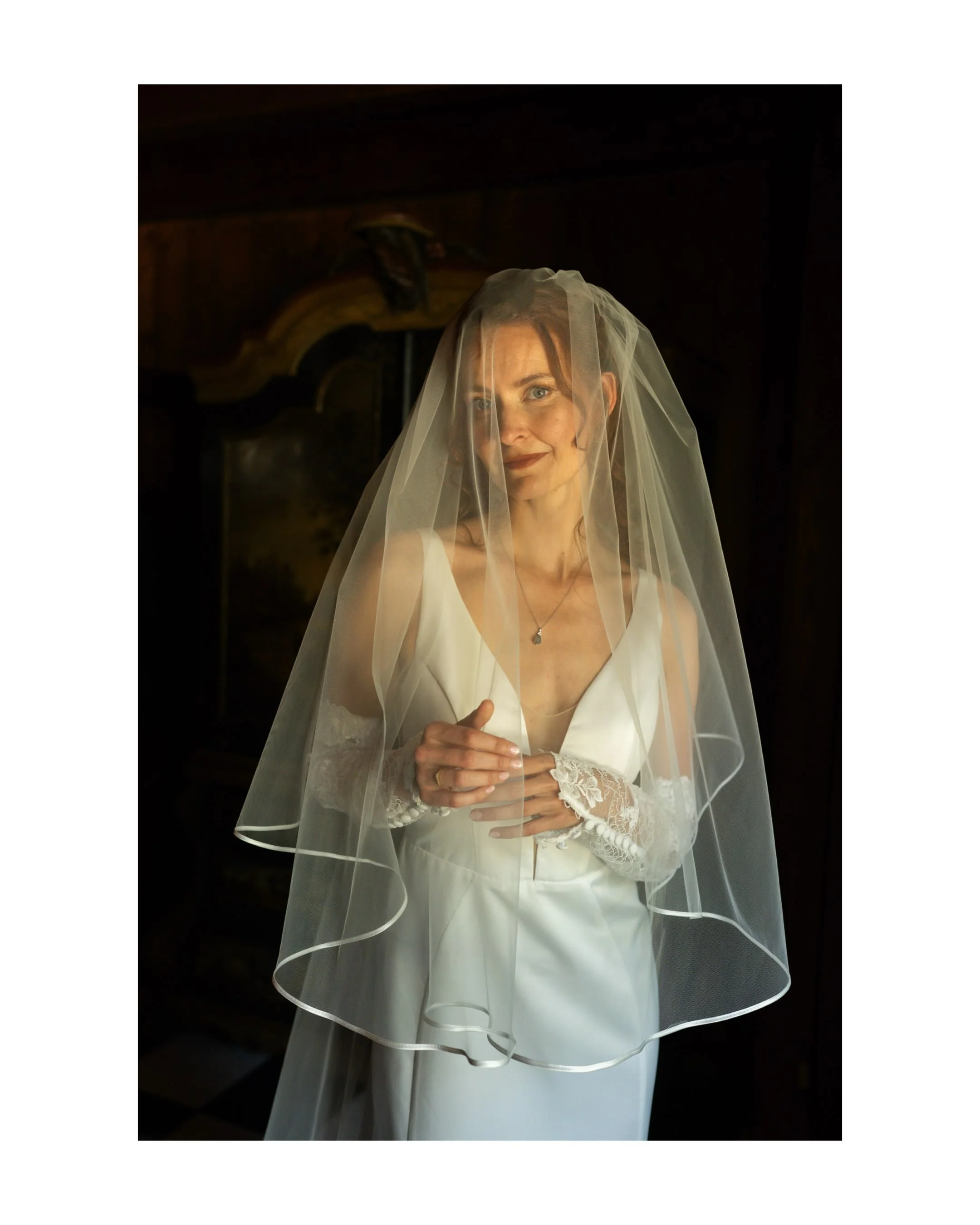 THE BRIDE✨🤍

Na de reactie van dit bruidspaar op hun preview zit ik nog steeds een beetje op wolken! Zoveel mooie beelden om te delen van deze prachtige dag.

Naast het nagenieten mocht ik gister alweer achter de camera kruipen om een heel lief klei