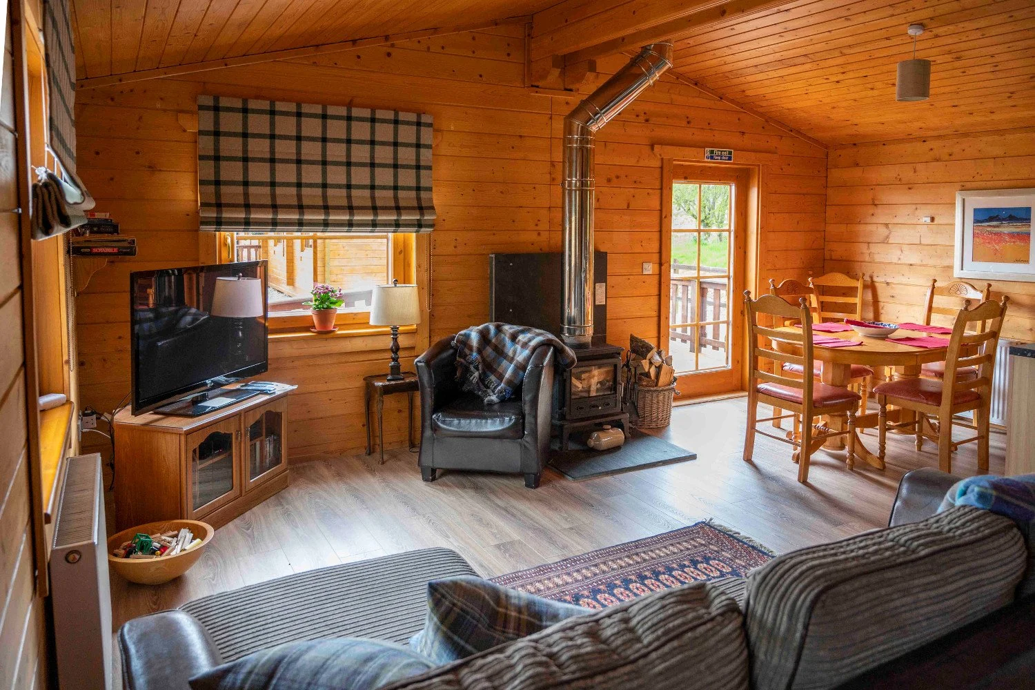 Log cabin living room 