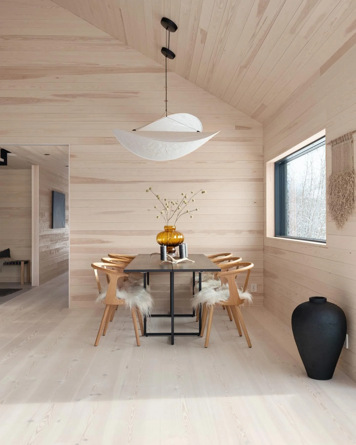 Akkurat n&aring; bygger vi to prosjekterte Kjernehytter &ndash; &eacute;n p&aring; Geilo og &eacute;n i Selbu. Kanskje blir en av dem din? 🖤
&nbsp;
Felles for begge hyttene er at de leveres elektro-klare. Det vil si at du ved overtakelse f&aring;r e