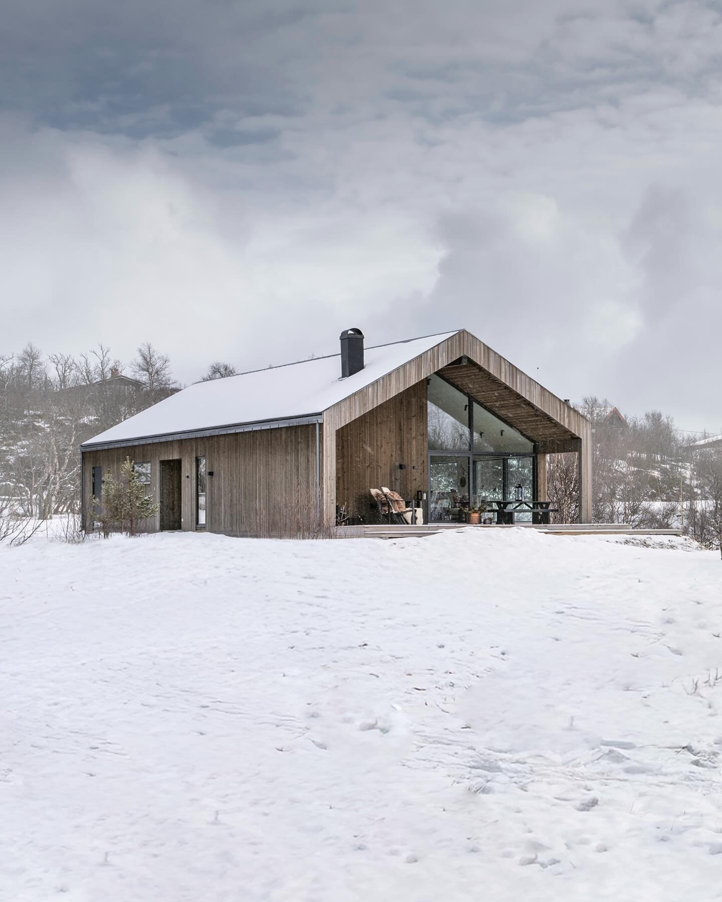 N&aring;r kundene v&aring;re er forn&oslash;yde, vet vi at vi har gjort jobben v&aring;r riktig. Derfor blir vi ekstra glade n&aring;r tilbakemeldingene bekrefter kvaliteten i det vi leverer. 🌟
&nbsp;
I 2022 bygde s&oslash;skenparet Tiril og Vetle S