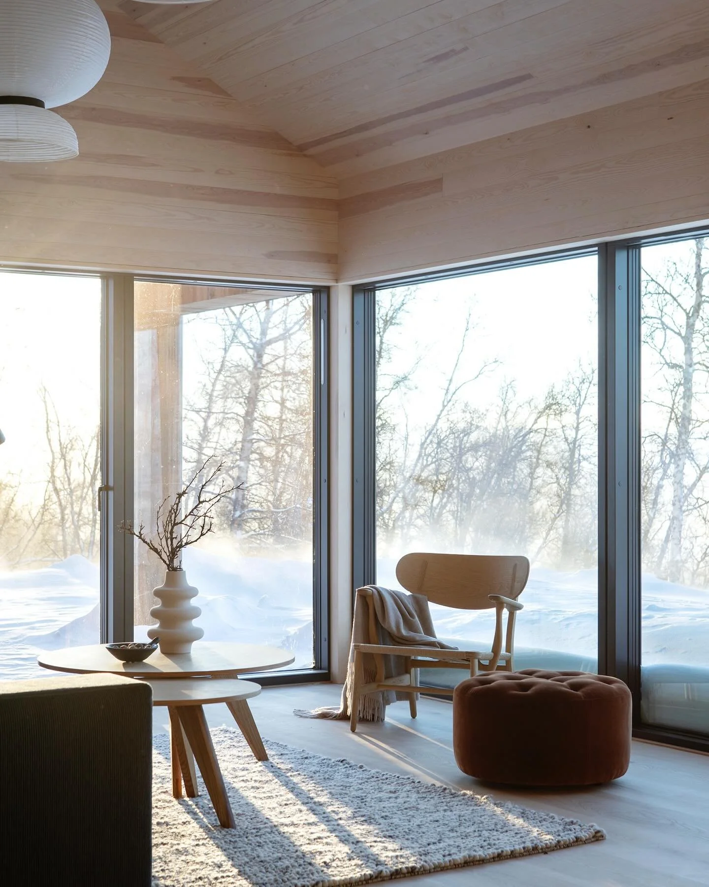 Takk for &aring;ret som har g&aring;tt. Vi ser tilbake p&aring; et &aring;r preget av utvikling, samarbeid og mange fine &oslash;yeblikk. 🌟
&nbsp;
I 2025 har vi opplevd en &oslash;kt ettersp&oslash;rsel etter b&aring;de hytter og eneboliger &ndash; 