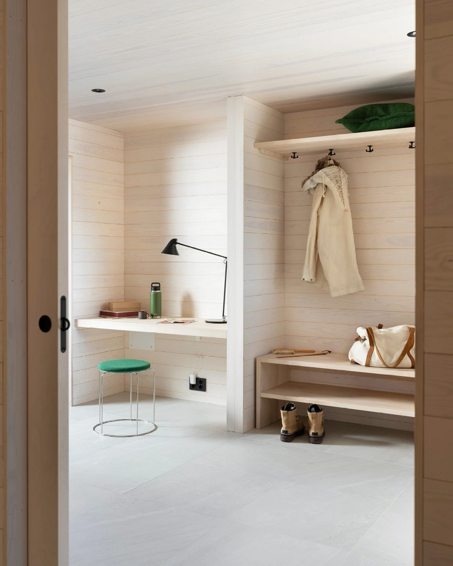 Rom for det du trenger. 🖤

Det fleksible rammeverket lar oss enkelt tilpasse hytta etter dine behov, og fylle den med rommene du &oslash;nsker deg.

#neohytter #hytteliv #hyttedr&oslash;m #hytte #fjellhytte