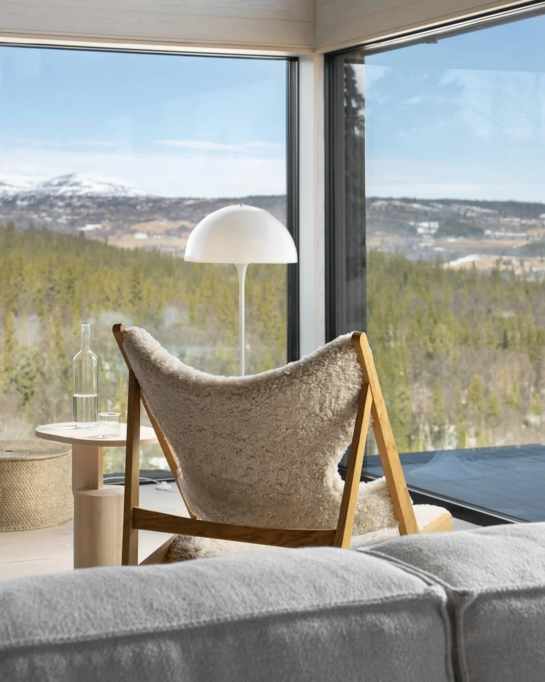 Det er de sm&aring; tingene utgj&oslash;r den store forskjellen. Du kjenner det i materialvalgene v&aring;re. 💛
&nbsp;
#neohytter #hytte #hyttebygging