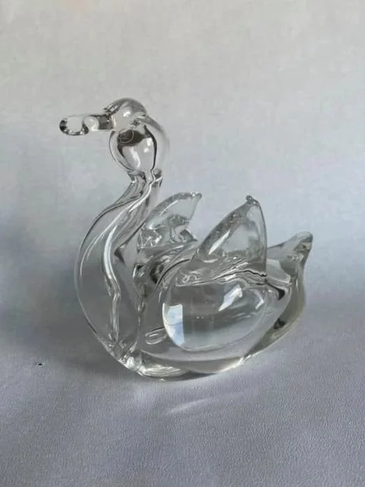 Swan, Glass, 2021.