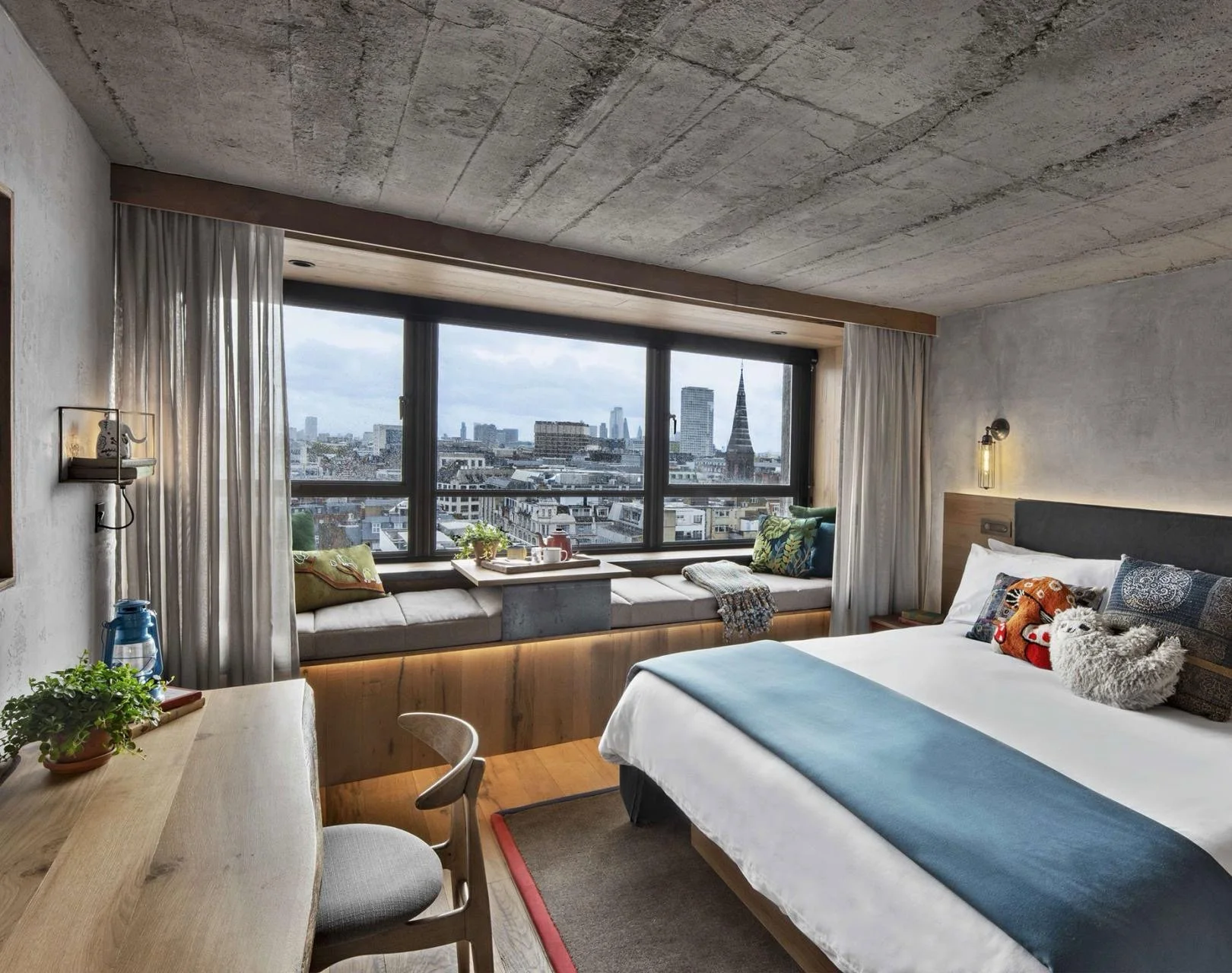 5️⃣ Treehouse Hotel, Marylebone – Eco-Friendly & Stylish
📍 Location: Marylebone
For digital nomads who love nature-inspired design and sustainability, Treehouse Hotel is a dream. It has a laid-back vibe, plant-filled spaces, and strong Wi-Fi. Plus, 