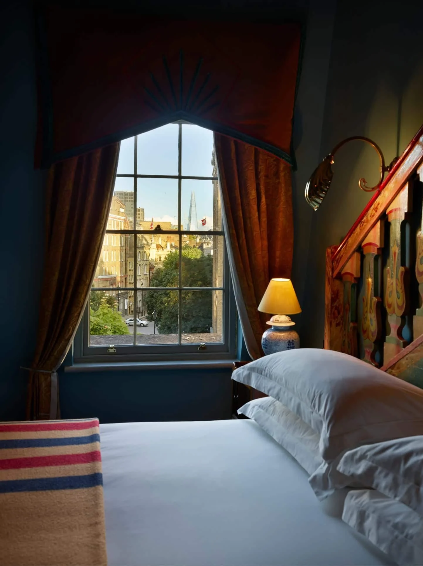 3️⃣ The Zetter Hotel, Clerkenwell – Boutique & Cozy
📍 Location: Clerkenwell
A stylish boutique hotel in one of London's most charming districts, The Zetter Hotel is perfect for nomads who want a quiet, cozy retreat. The rooms have large desks and hi
