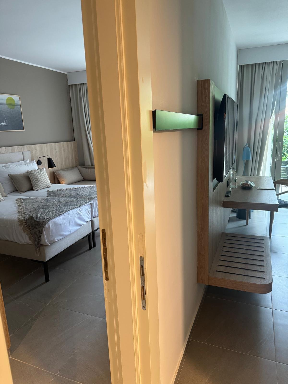 Interconnecting Family Review, Valamar Tirena