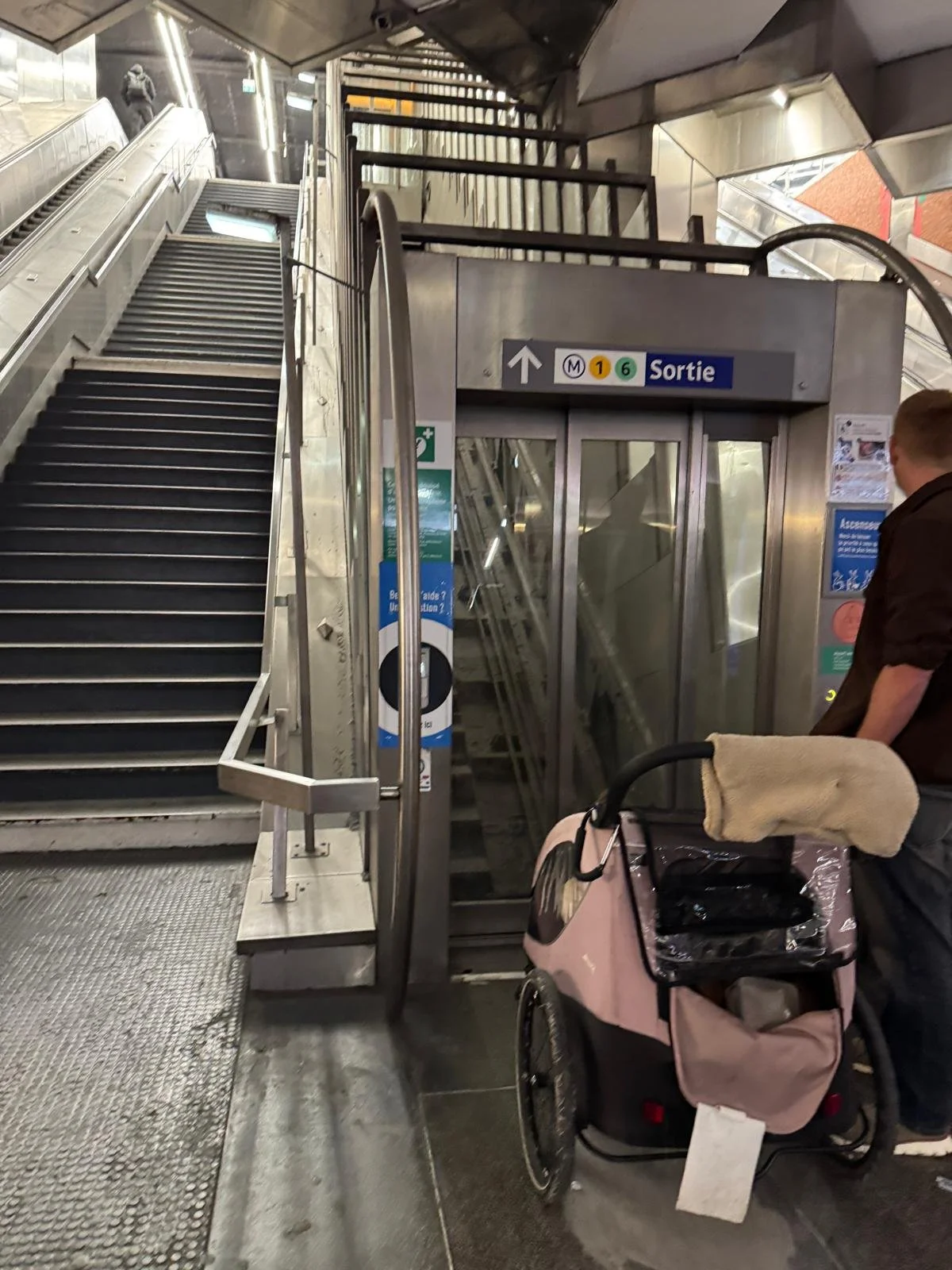 Using a buggy, stroller in Paris Metro, Travel with Kids