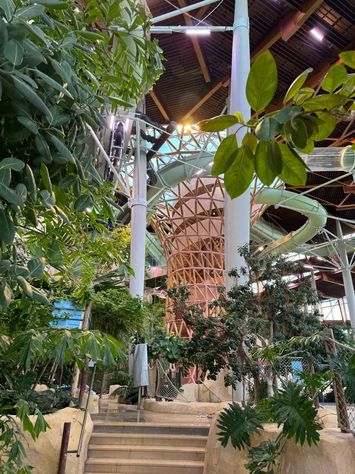 Aqua Mundo, Swimming at French Center Parcs, Les Villages Nature Paris