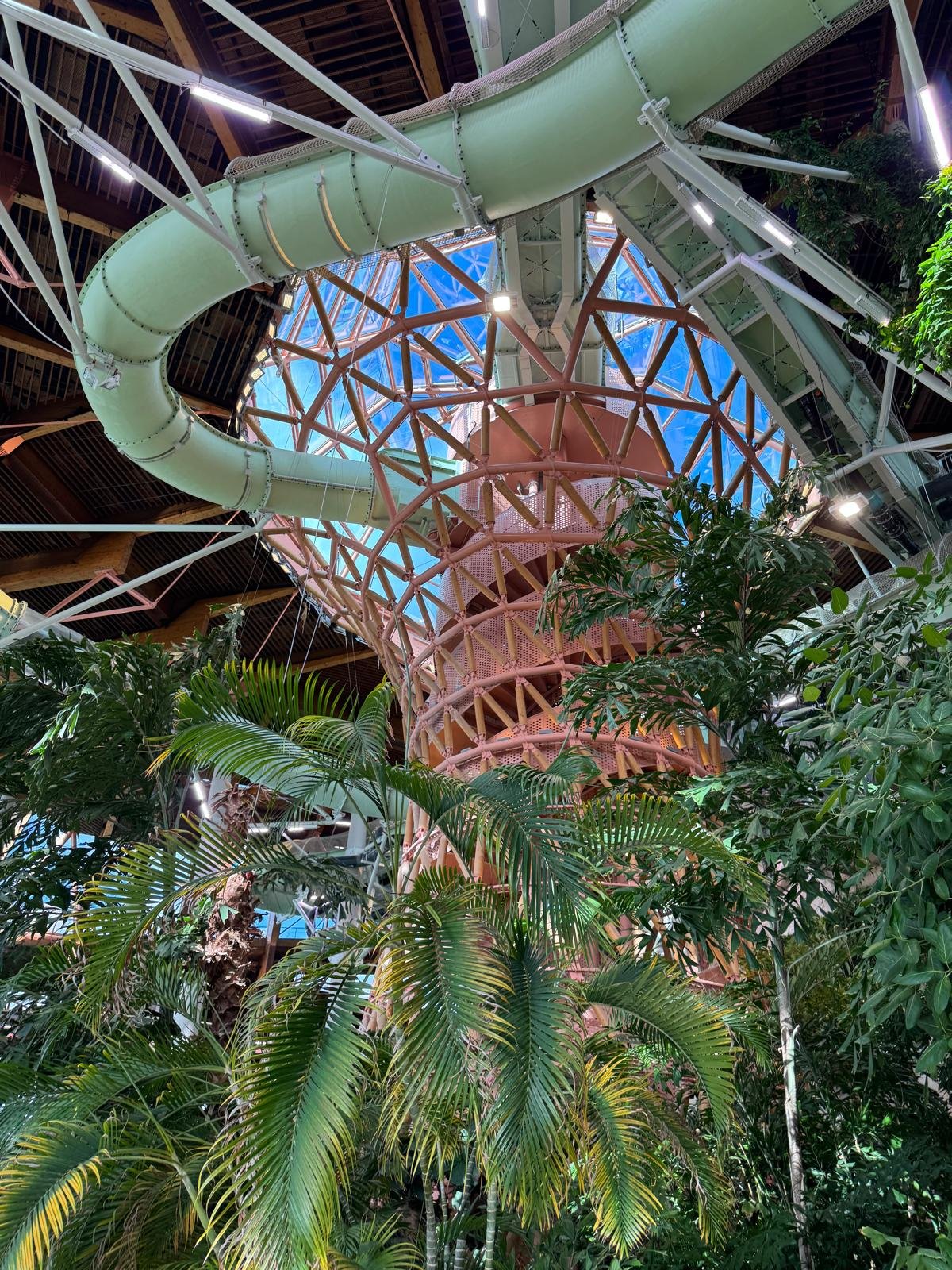 Aqua Mundo, Swimming at French Center Parcs, Les Villages Nature Paris