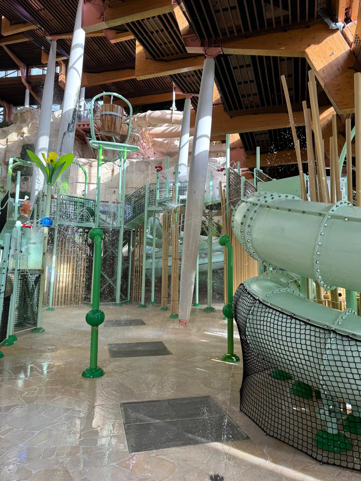 Aqua Mundo, Swimming at French Center Parcs, Les Villages Nature Paris