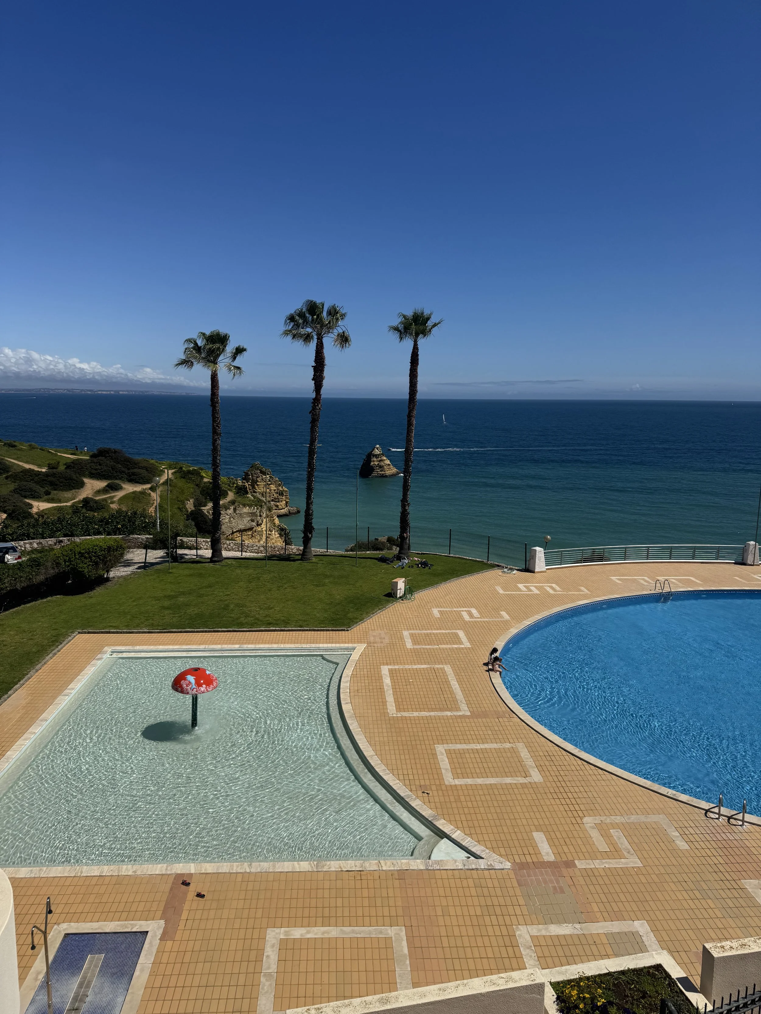 Swimming Pool overlooking beach, Apartment, Algarve with Kids