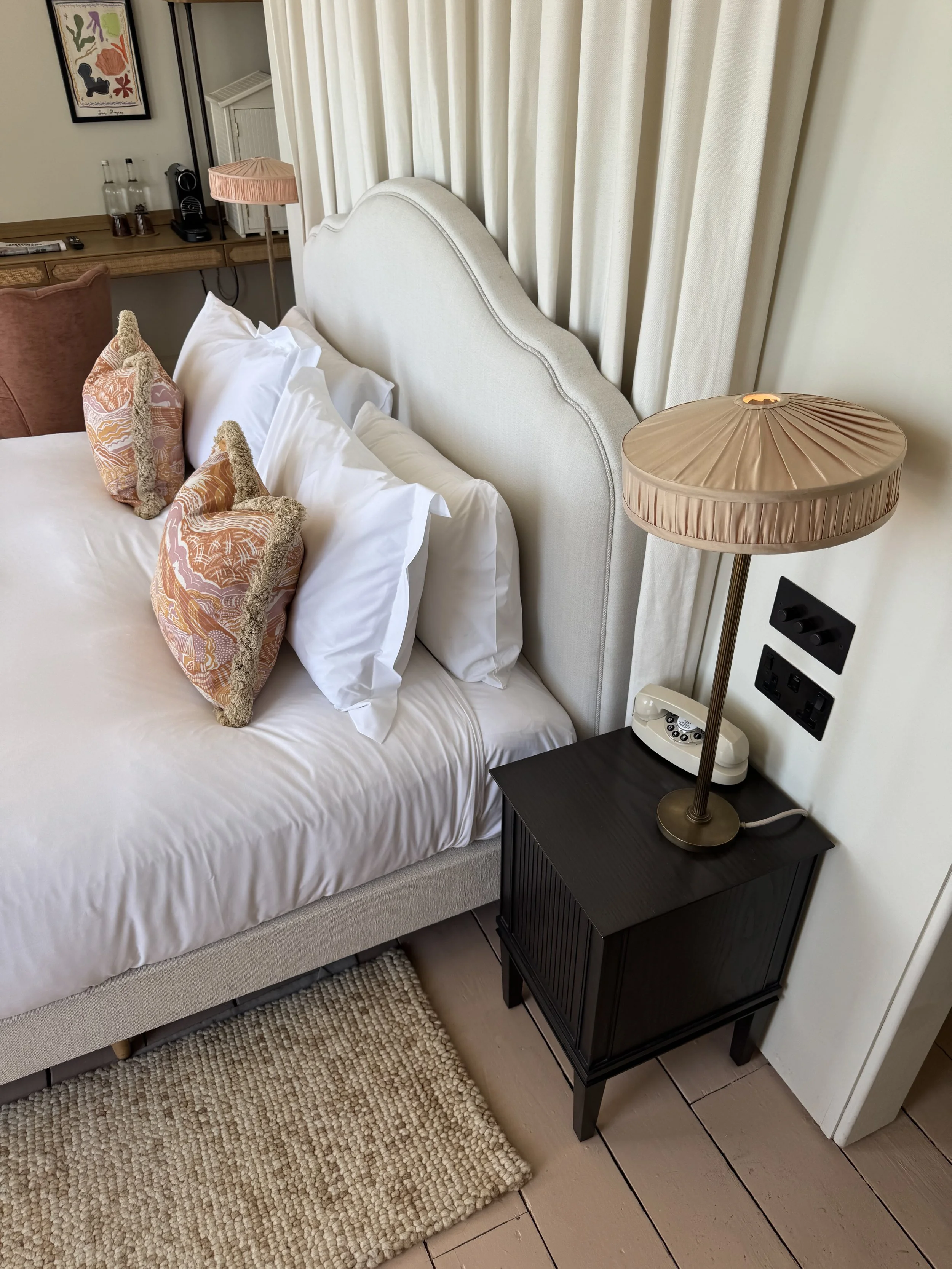 no-124-brighton-seafront-hotel-room