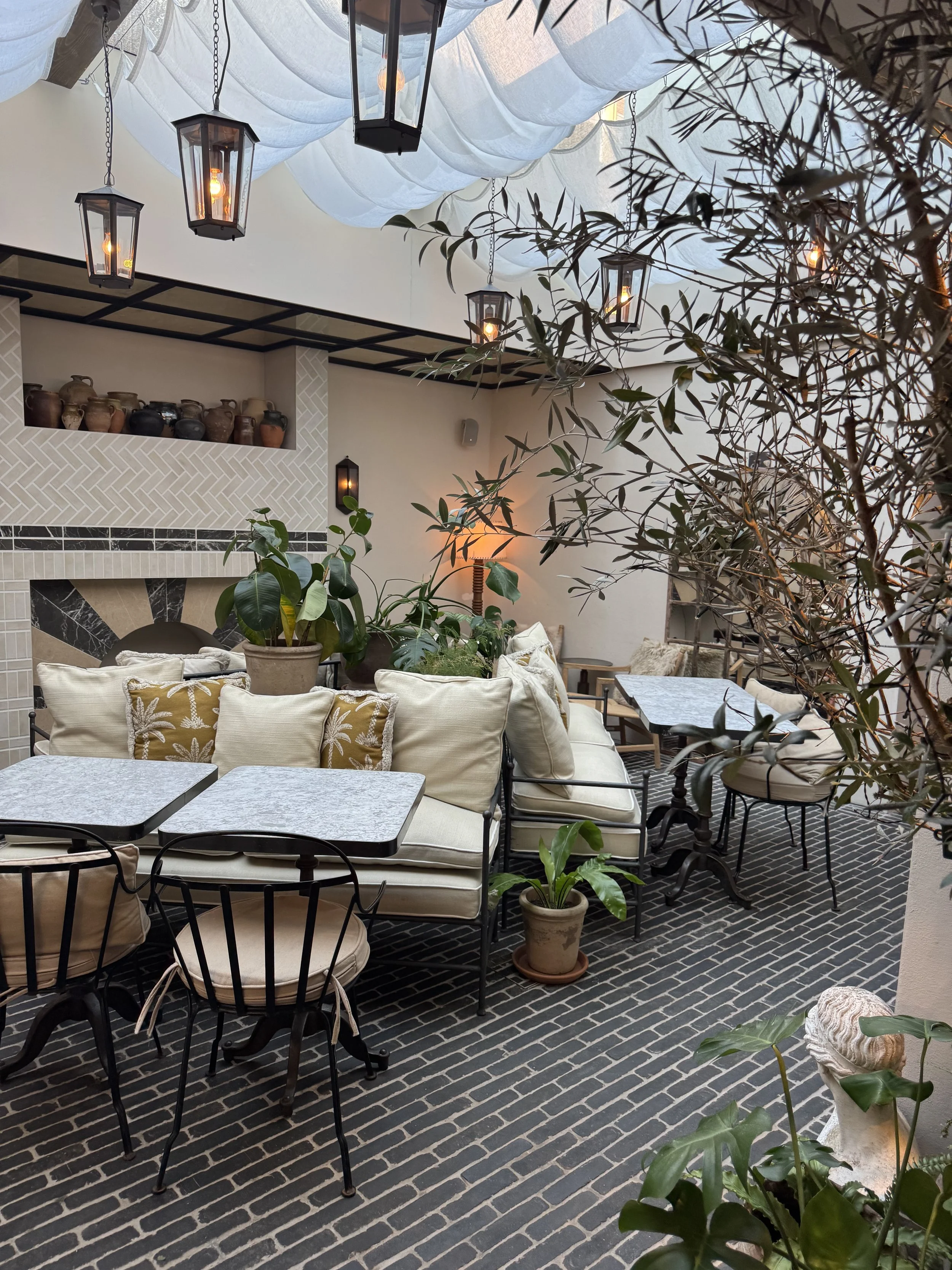 no-124-brighton-seafront-hotel-lounge
