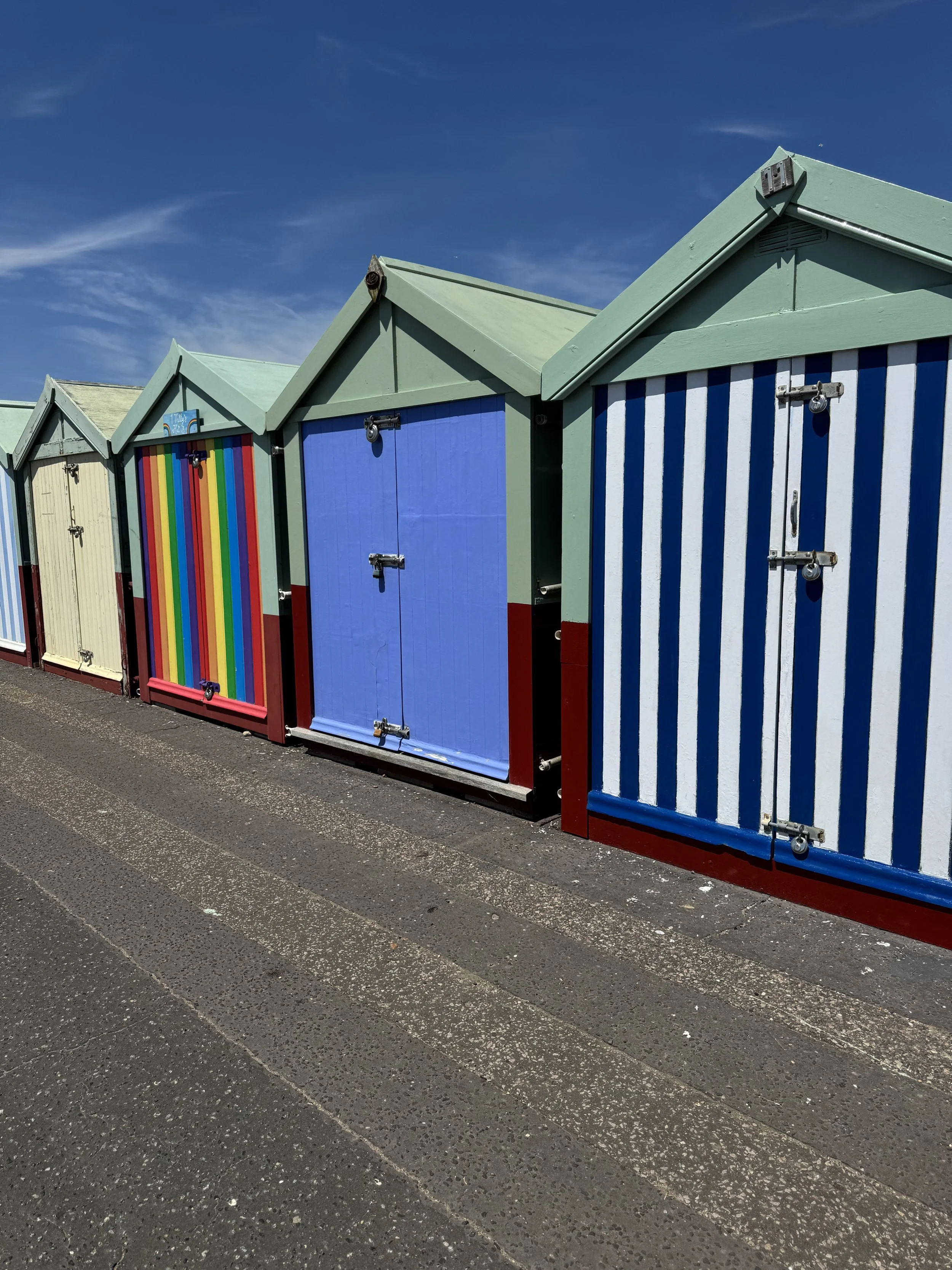 no-124-brighton-seafront-beach-huts