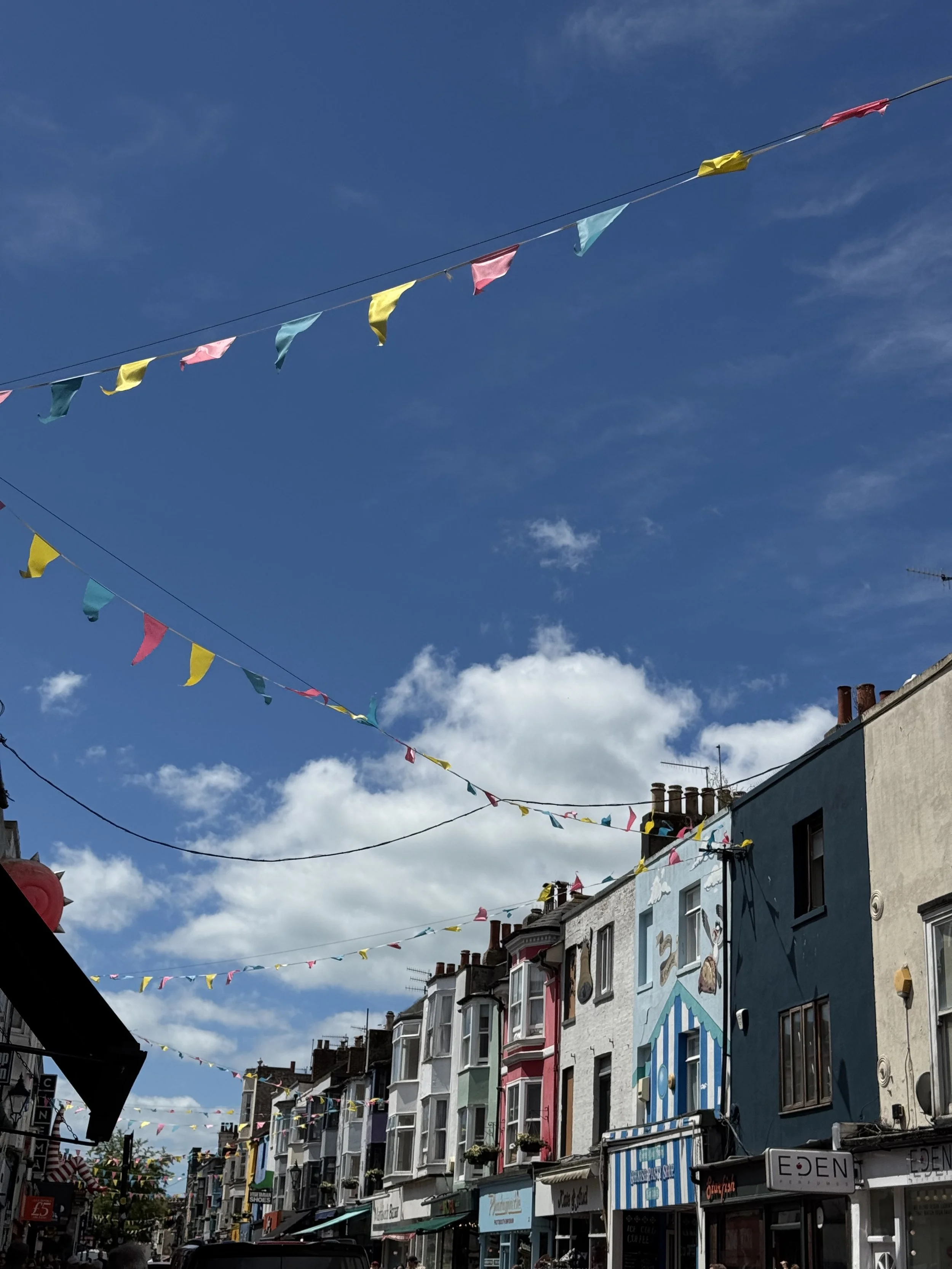 no-124-brighton-seafront-hotel-bunting