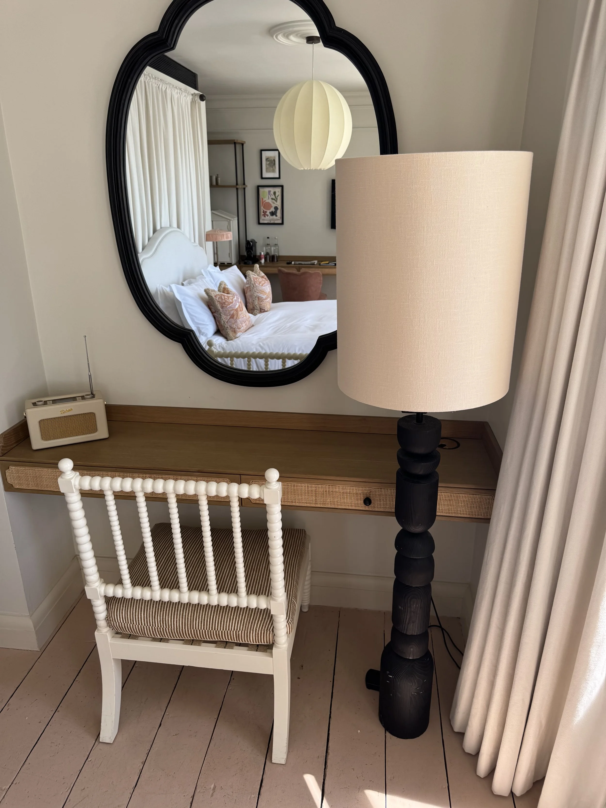 no-124-brighton-seafront-hotel-room