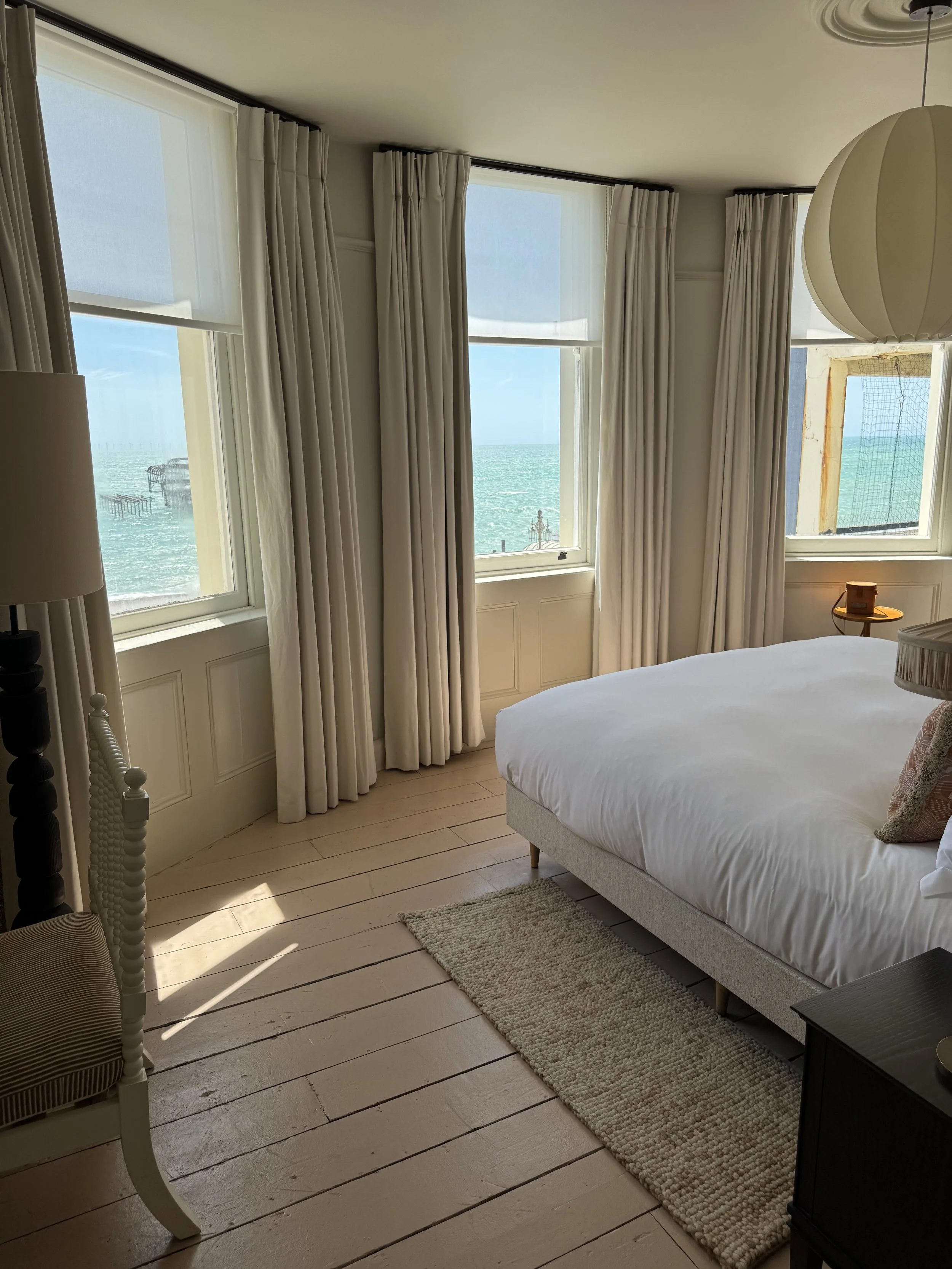 no-124-brighton-seafront-hotel-room