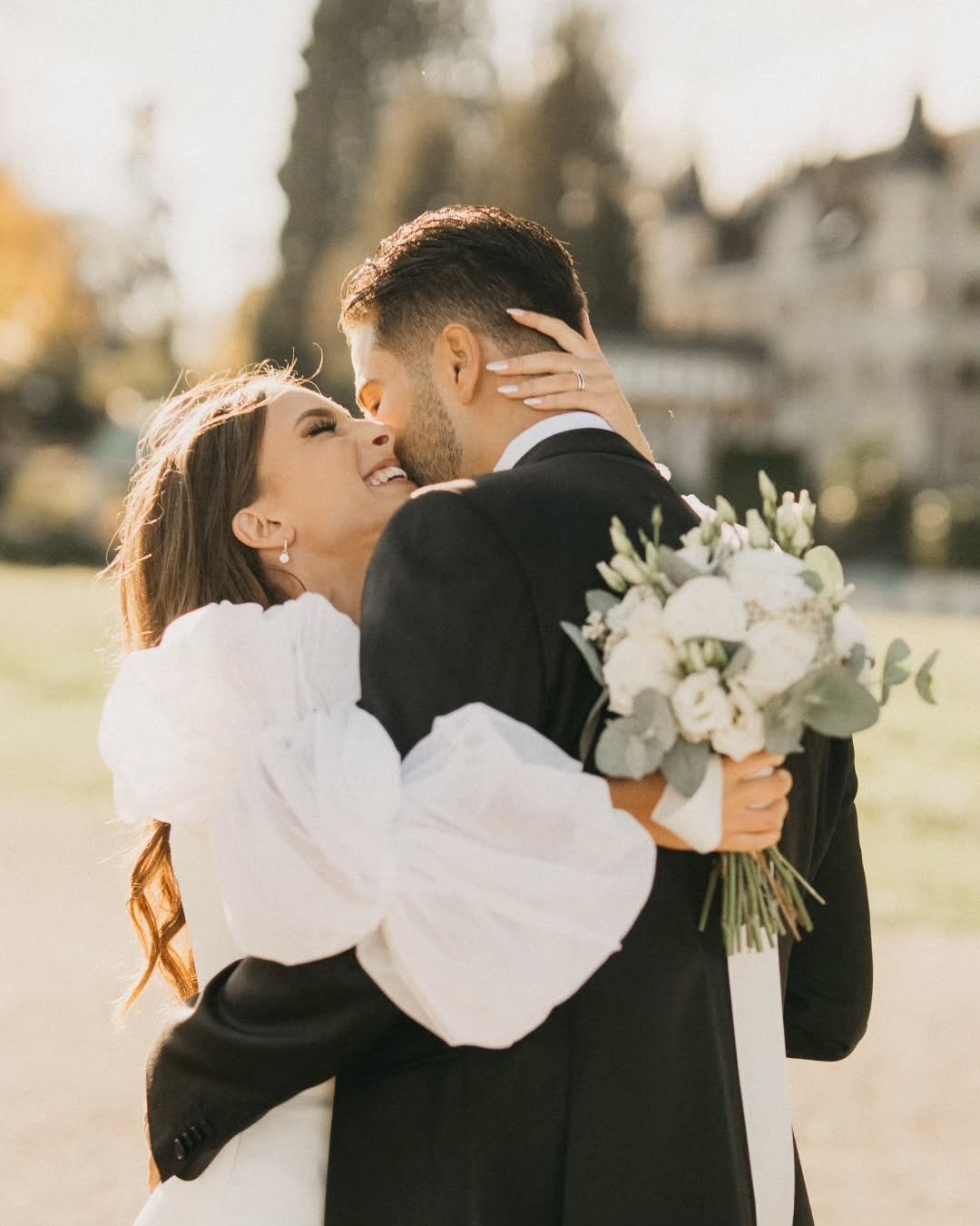 Ein Bild, das sich bewegt, statt stillzustehen.
So entstehen Geschichten und wahre Sch&ouml;nheit.
Nicht in Posen, sondern im Leben selbst.

#echtemomente #realmatters