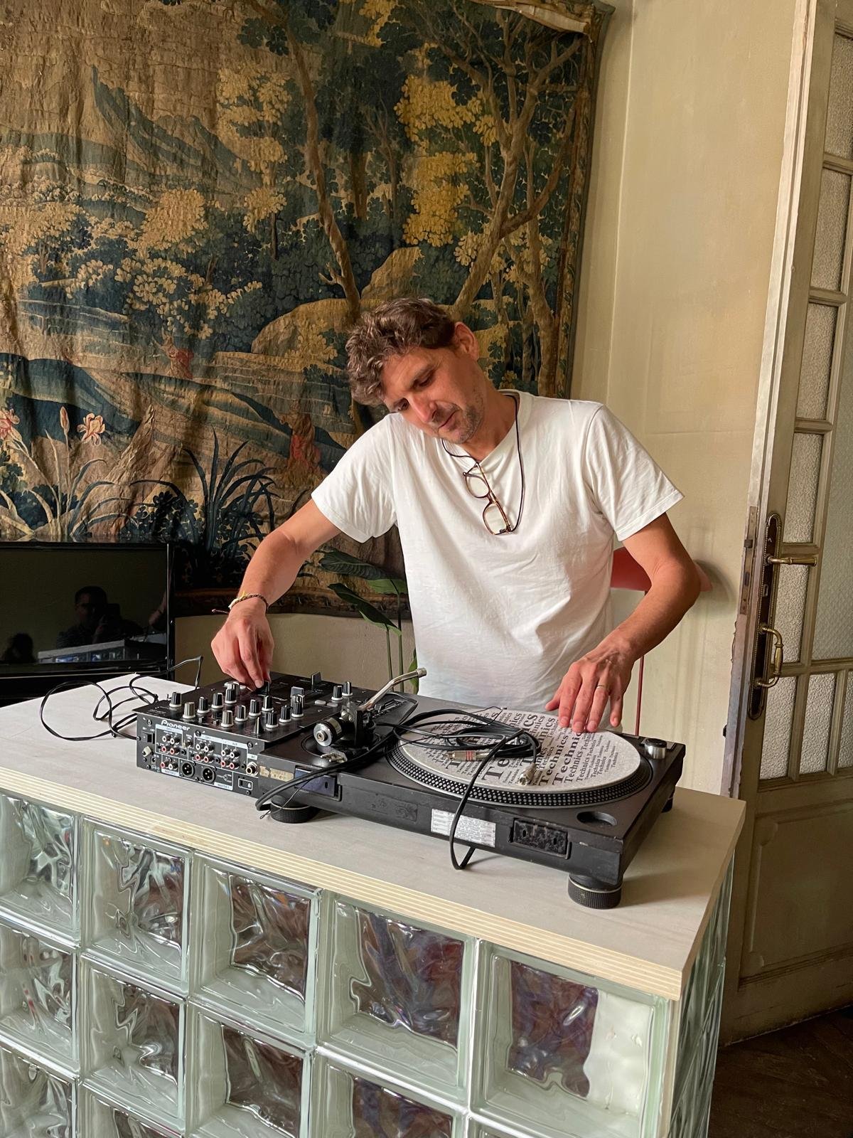 SANTI DJ.jpeg