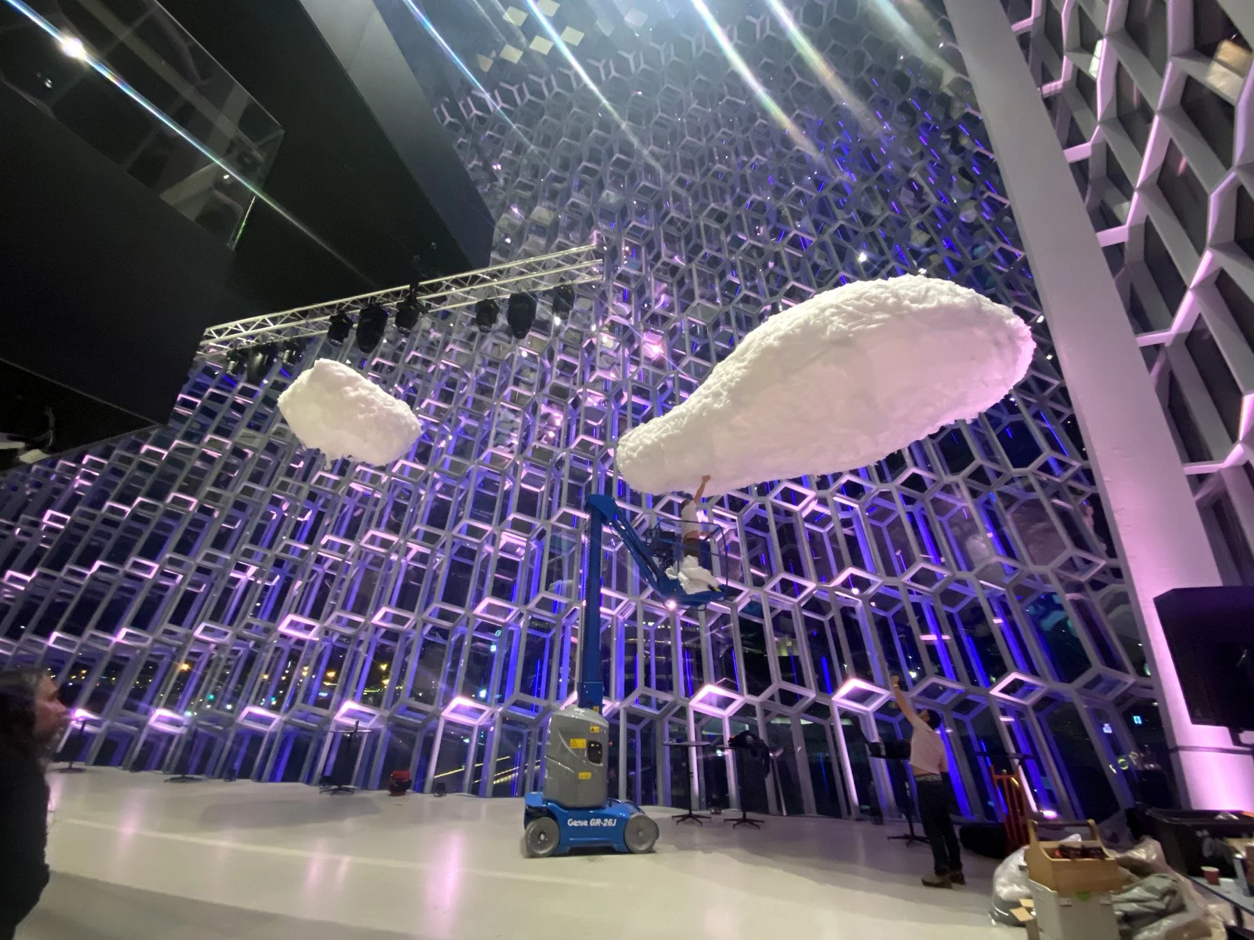 Commercial and Set design_Art by Aron Bergmann_ský.jpg