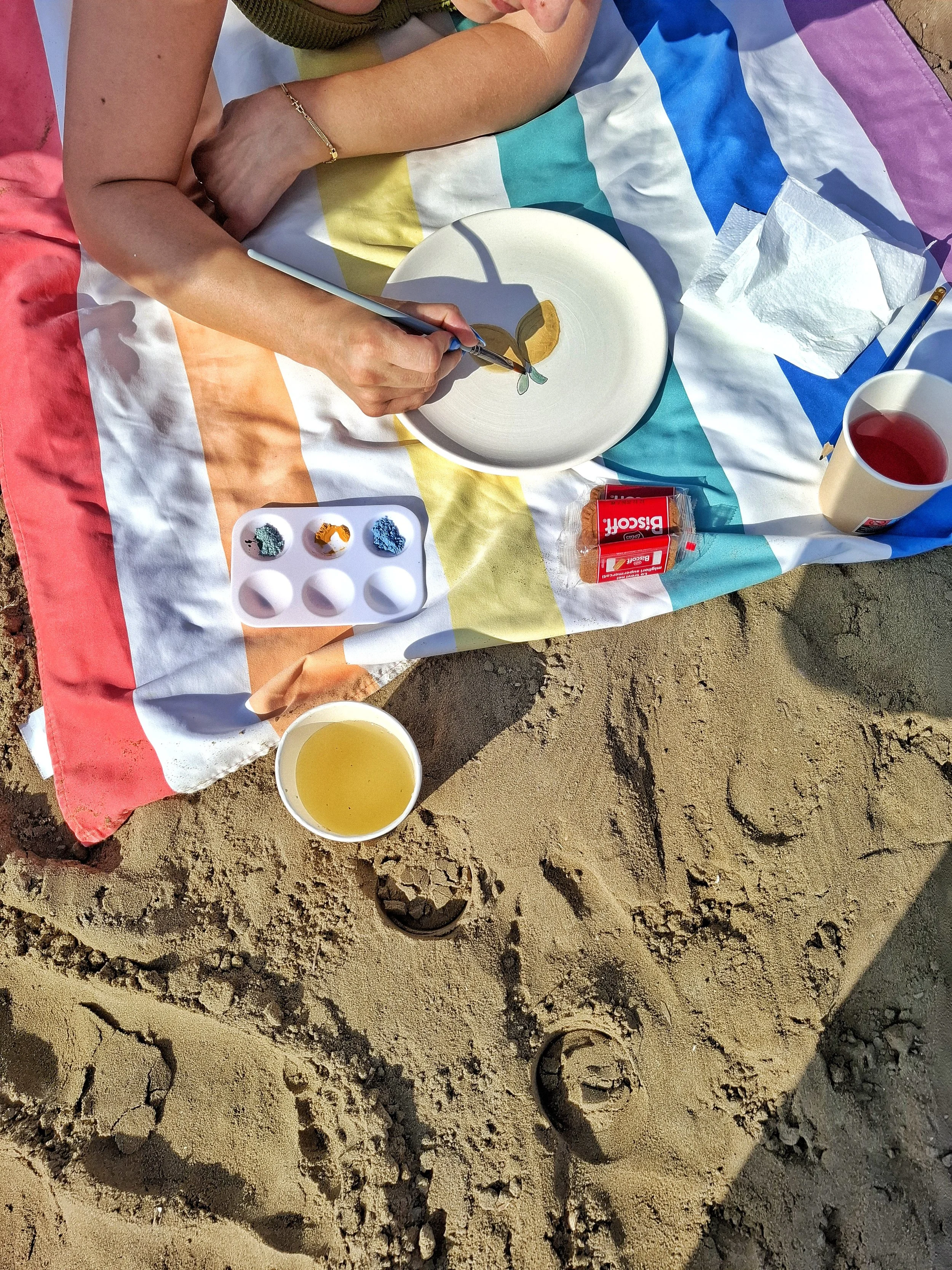 Workshop di pittura su ceramica al mare.