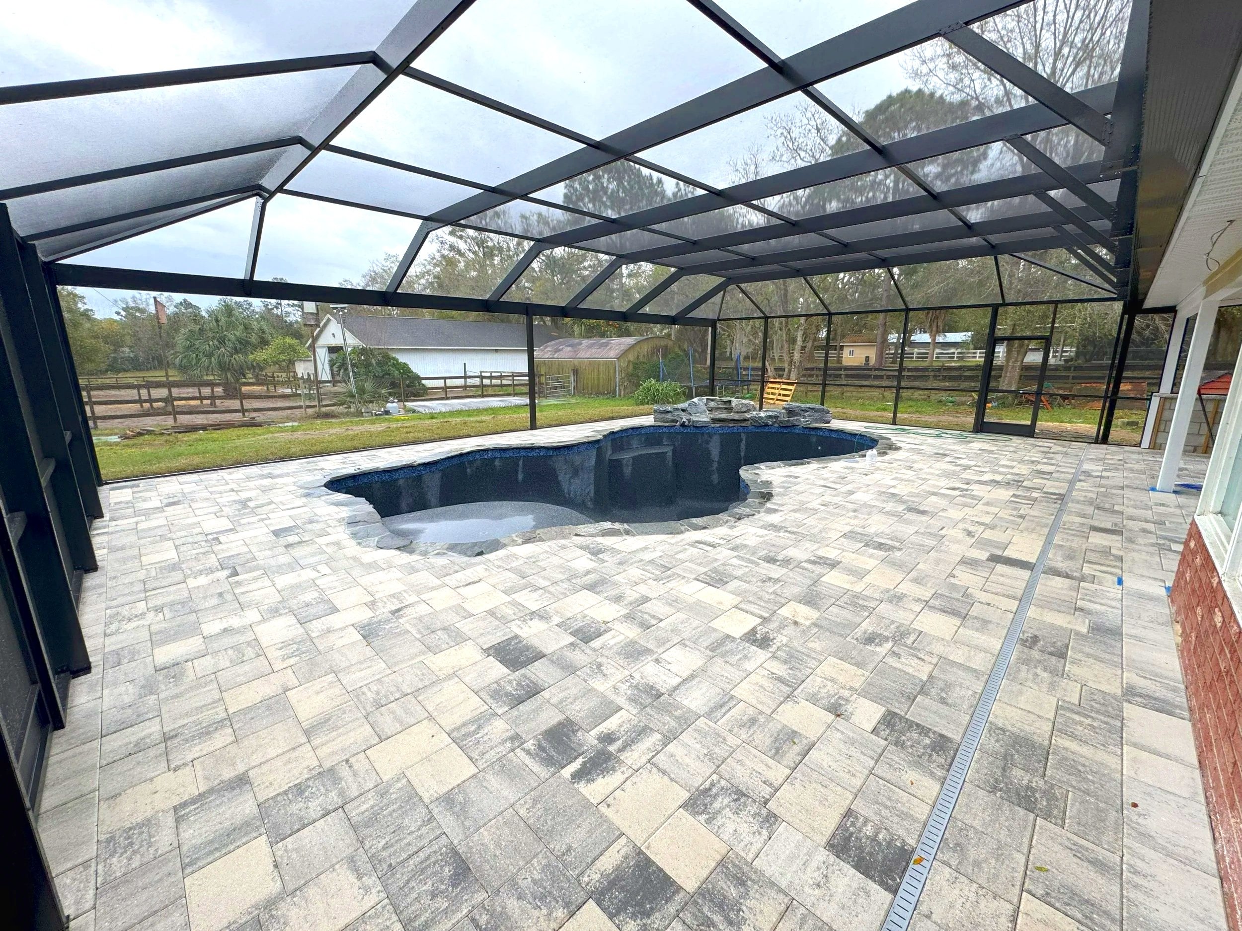 Freeform Pool with White/Pewter 3-Piece Pavers