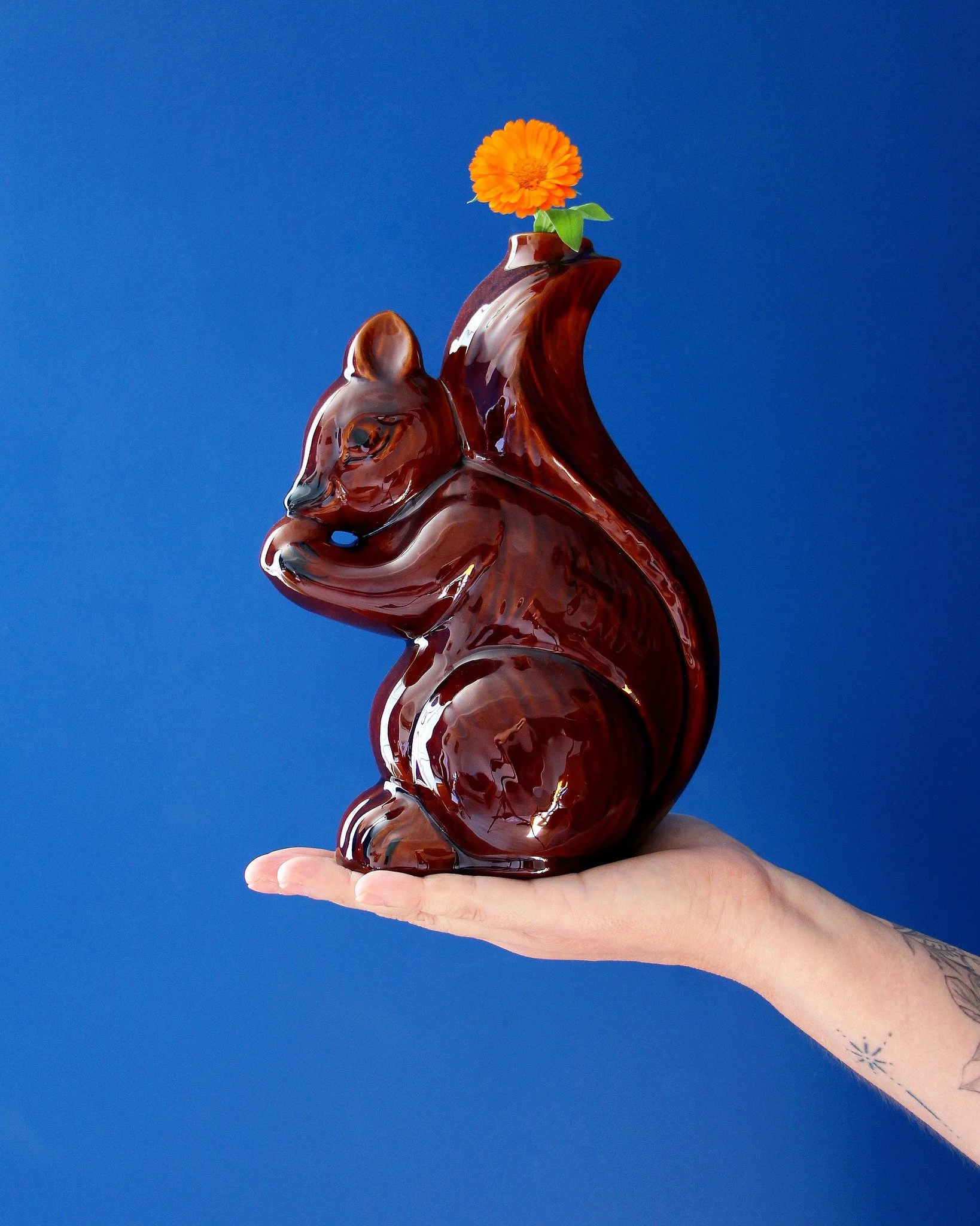 Ce merveilleux &eacute;cureuil et d'autres trouvailles vintage seront disponibles sur le shop Vendredi 28 Novembre &agrave; 19h.

Ce sera une petite s&eacute;lection mais une belle s&eacute;lection &agrave; la Gusta'style 🙂

D'ailleurs, aucune perso