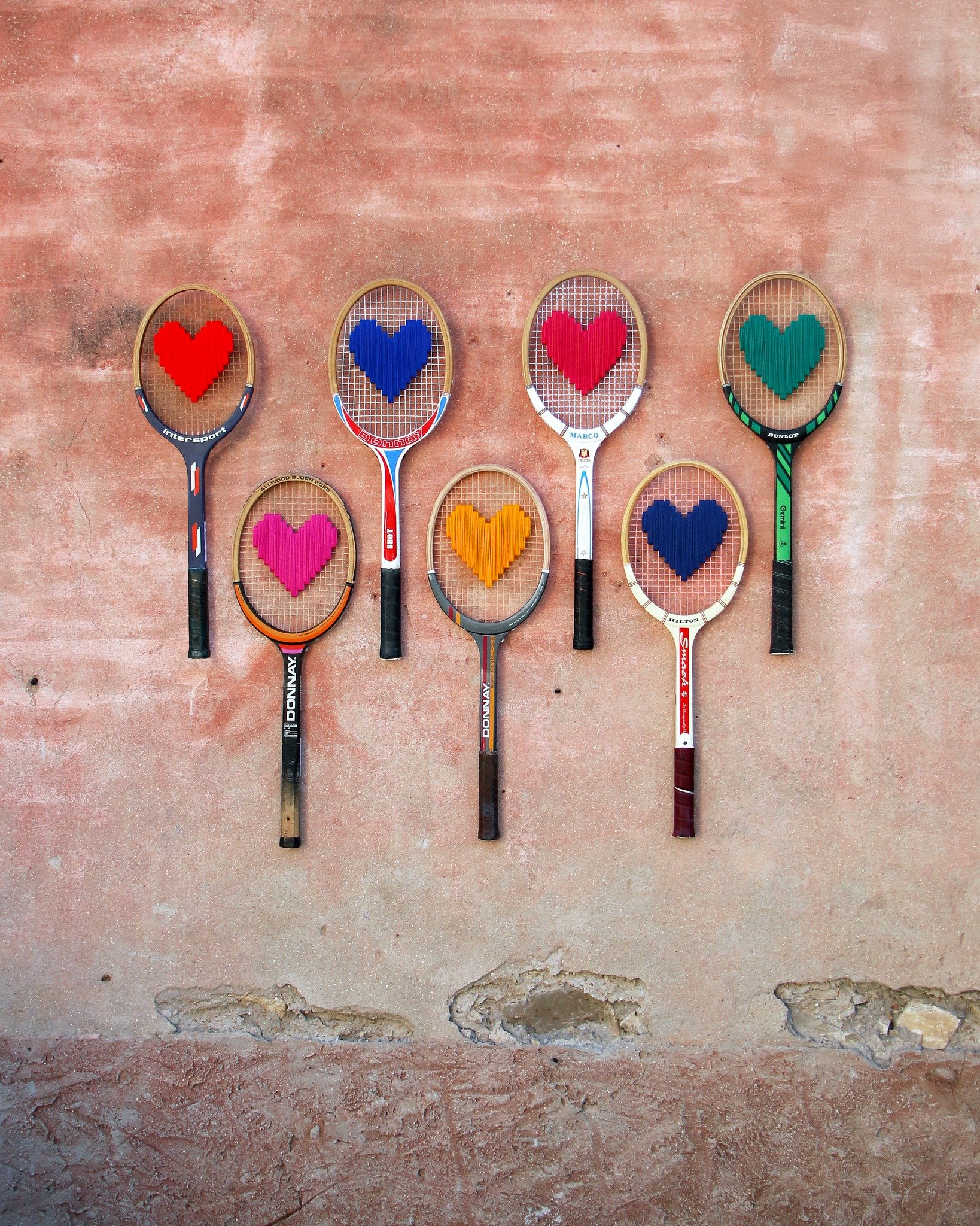 Viens, on colle des coeurs, des couleurs et du love sur tous les murs du monde ❤️
C'est ma fa&ccedil;on &agrave; moi de rendre le monde plus beau, plus color&eacute;, plus doux. On fait &ccedil;a ensemble ?

La nouvelle collection de raquettes Send L