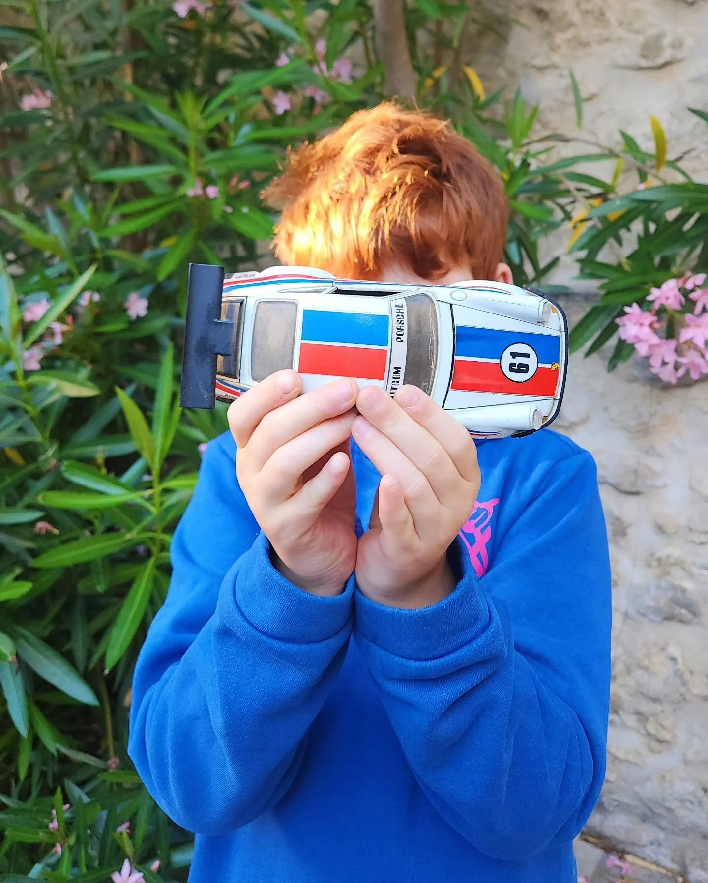 Cette petite personne a 12 ans aujourd'hui 🥹

Tu devrais &ecirc;tre au coll&egrave;ge mais c'est en IME que tu passes tes journ&eacute;es. Tu lis comme un enfant de 6 ans, tu &eacute;cris comme un enfant de 5, tu ne sais pas faire une addition ni un