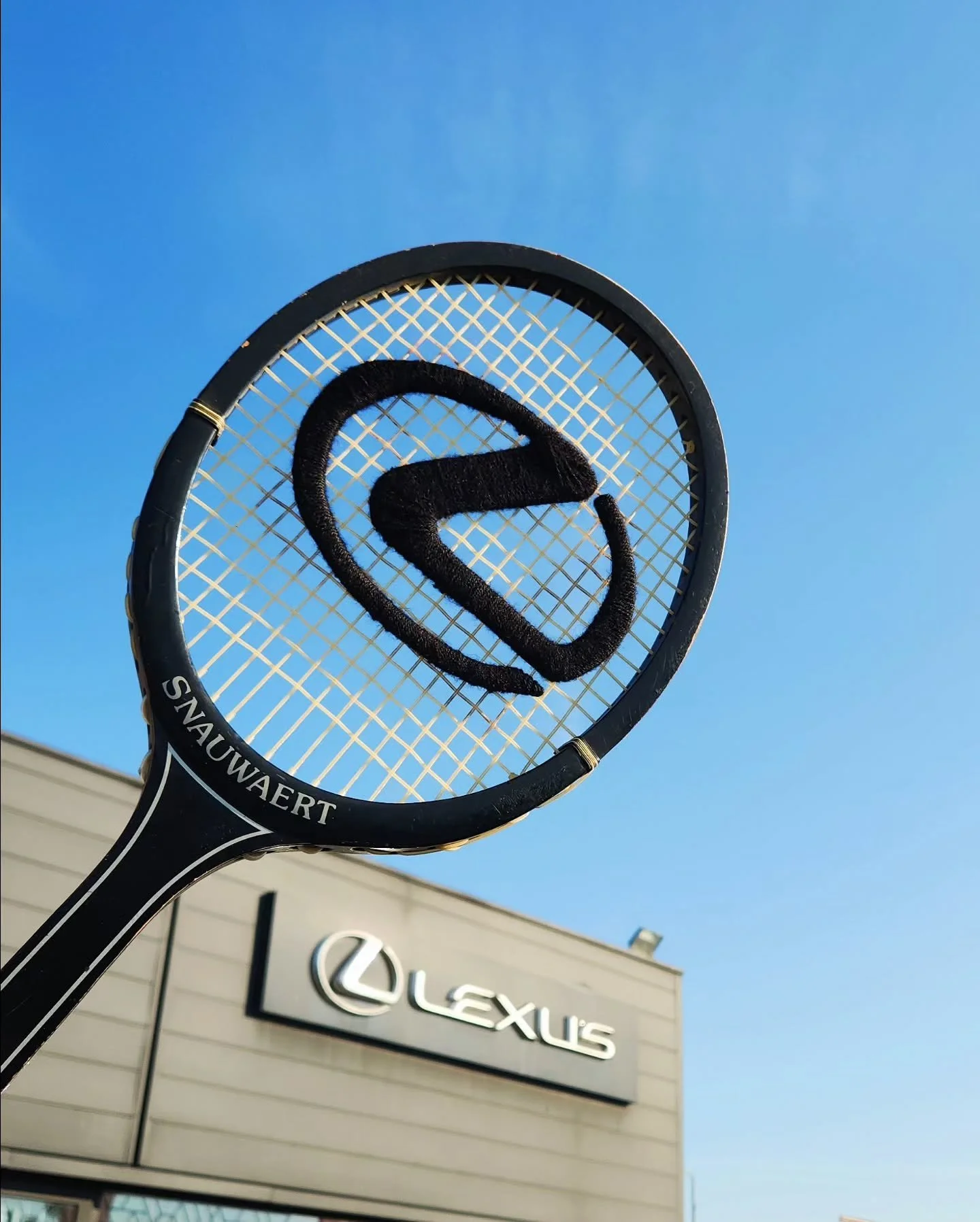 Deux raquettes cr&eacute;&eacute;es sur-mesure pour @lexusfrance qui seront visibles aux c&ocirc;t&eacute;s de raquettes Send Love en Octobre dans les concessions Lexus d'Aix-en-Provence et de Marseille @lexus_aix_marseille.

Une nouvelle technique t
