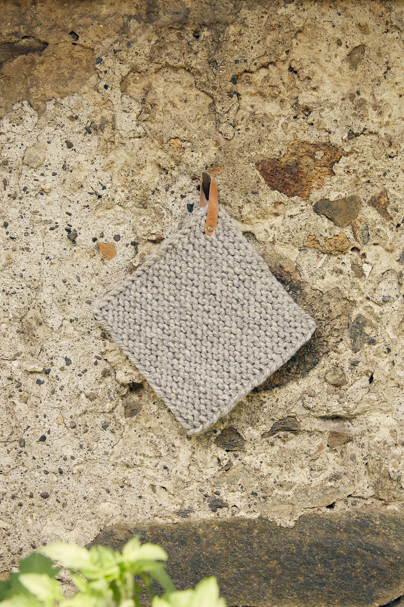 Topflappen Schweizer Wolle gestrickt.jpg