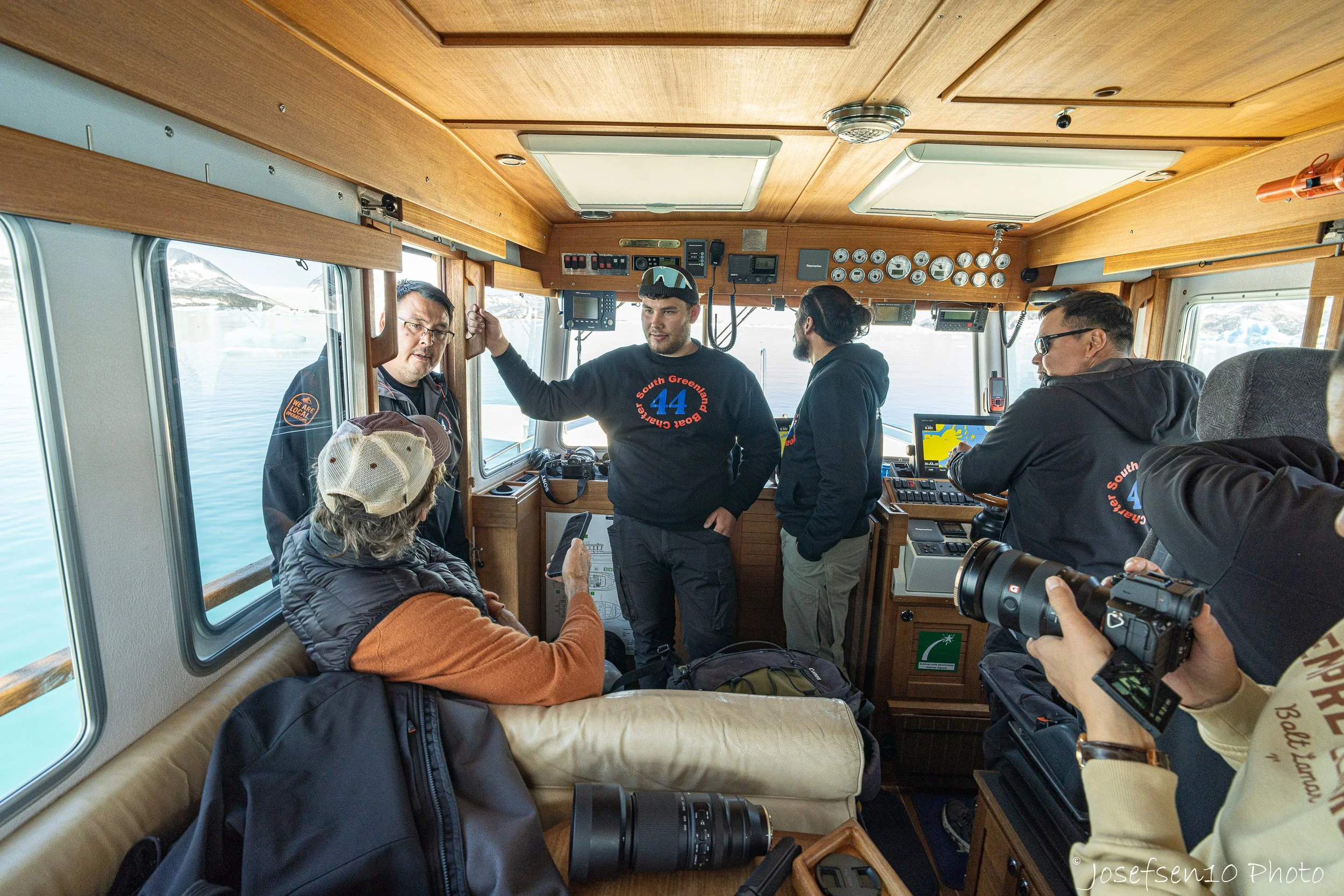 "QUTDLEQ"-iup iluani oqaloqatigiinneq / Conversation in the "QUTDLEQ"