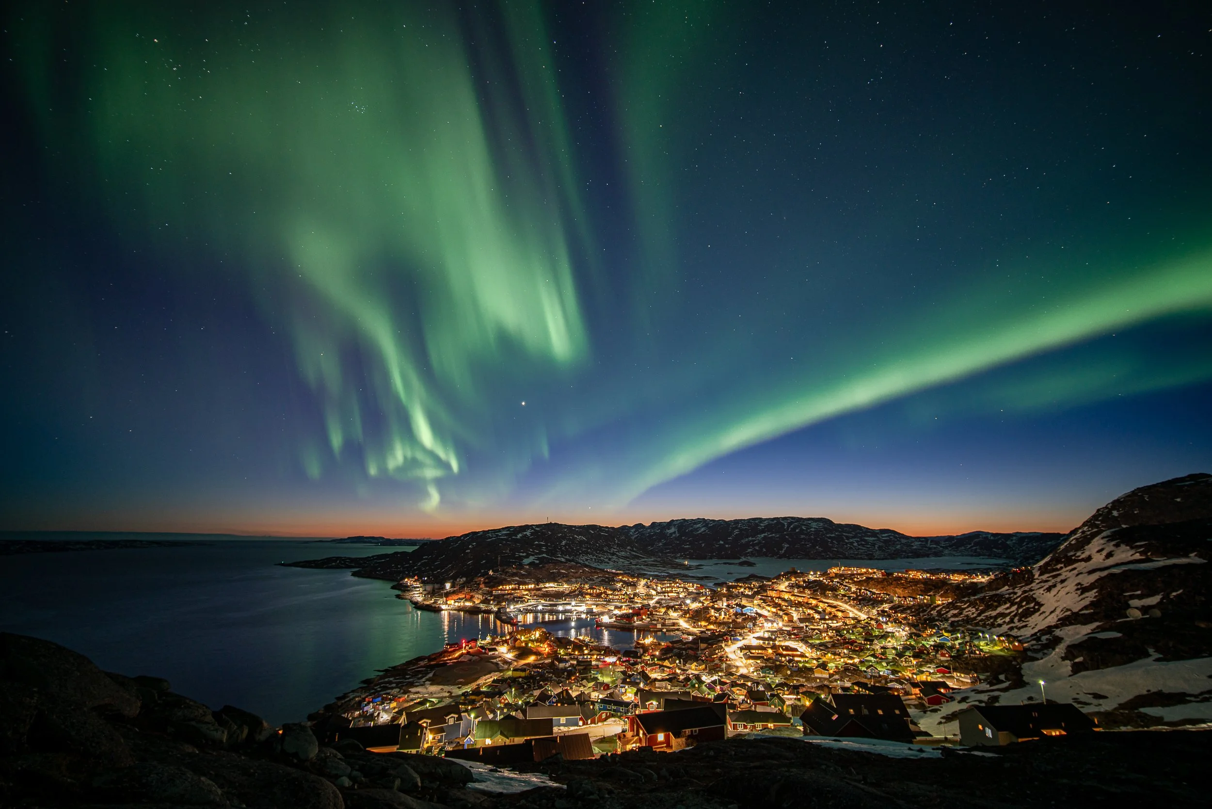 Alleriisanngivit qaarpiaaniit / The view from top of the Qaqortoq