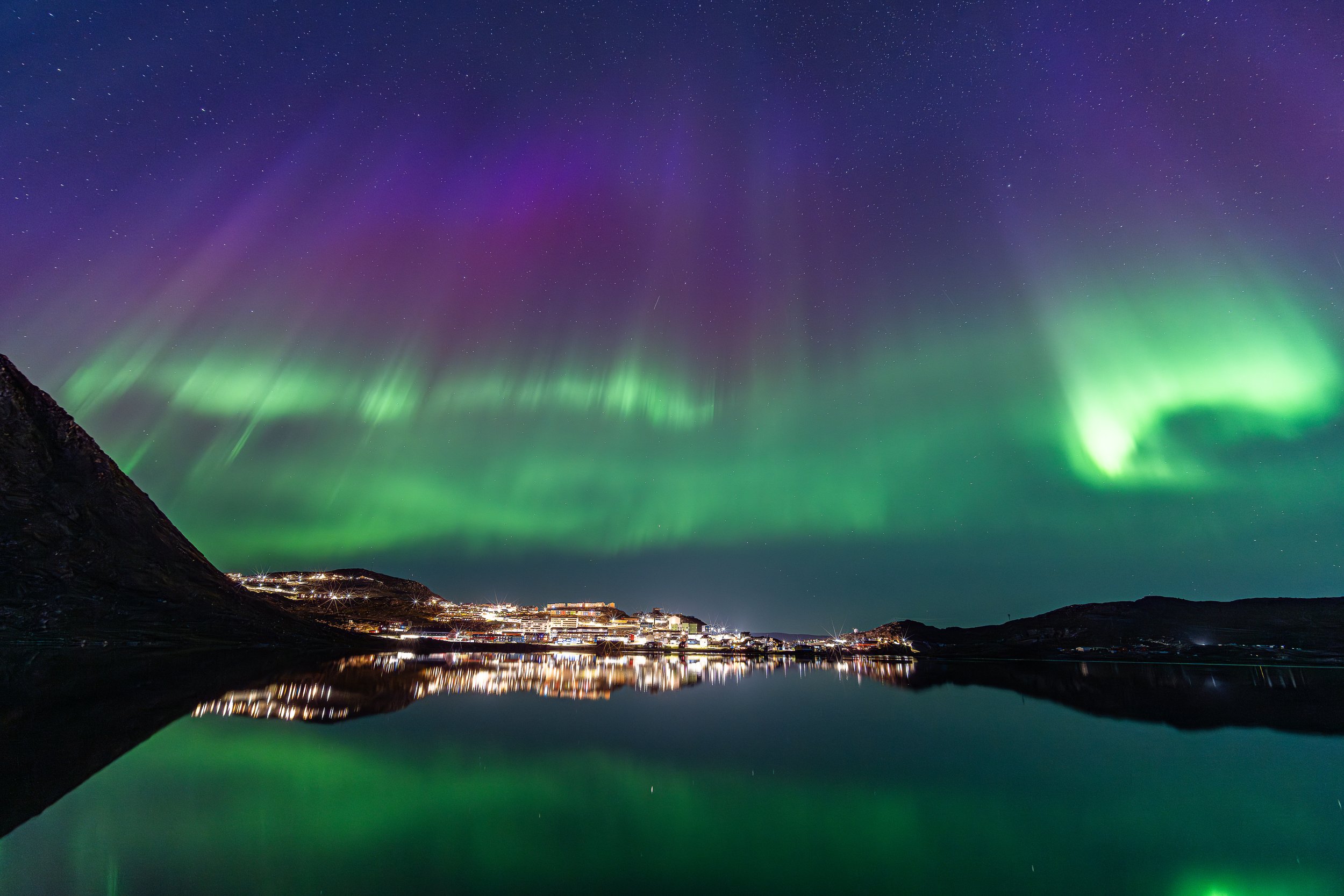 Tasersuup killinganiit Qaqortumut isikkivik / From the edge of The big lake 