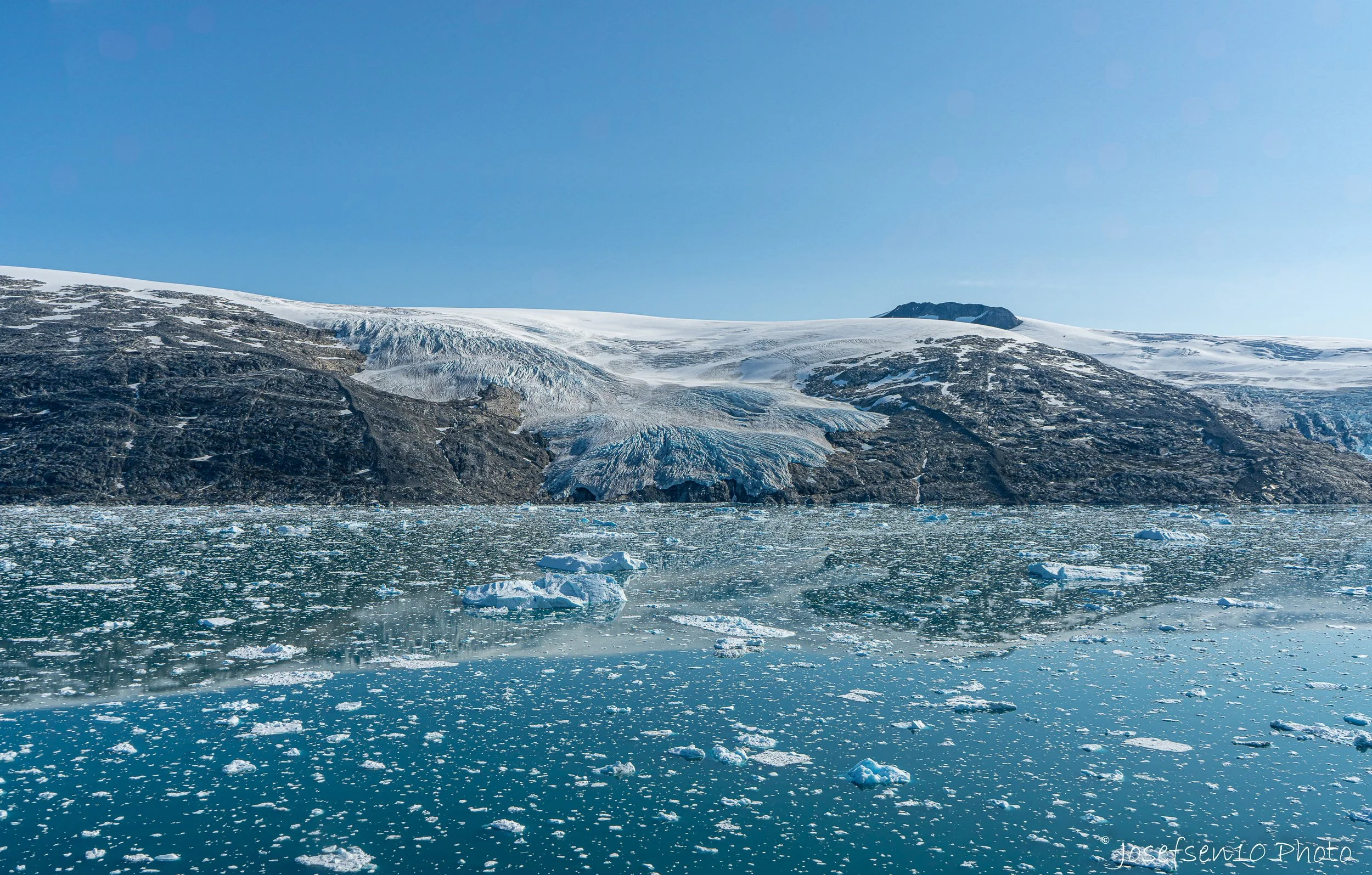 Nuna sermilik / Landscape with Glacier 