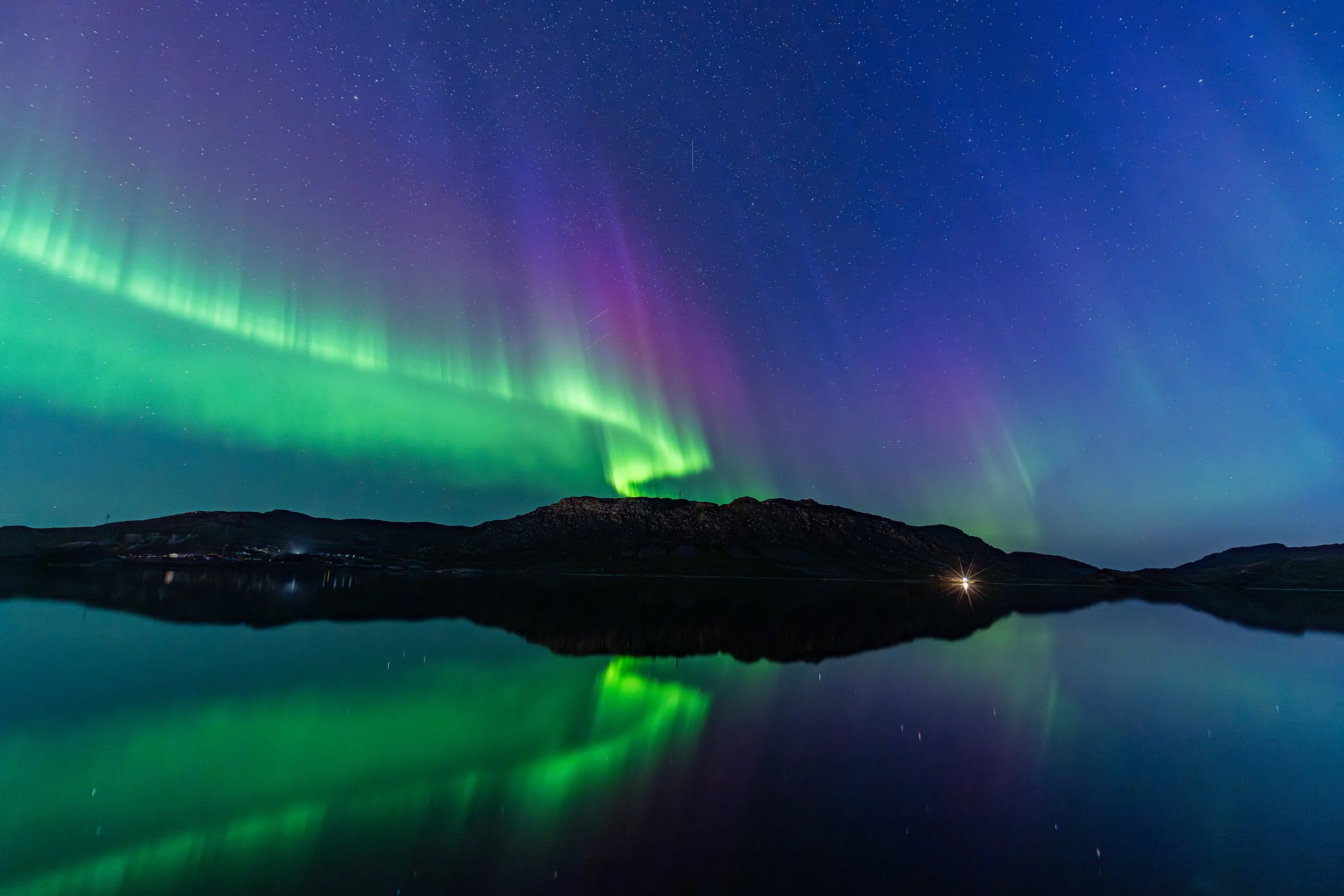 Alanngorsuup tungaanut isikkvik / The view to the "big shadow mountain"