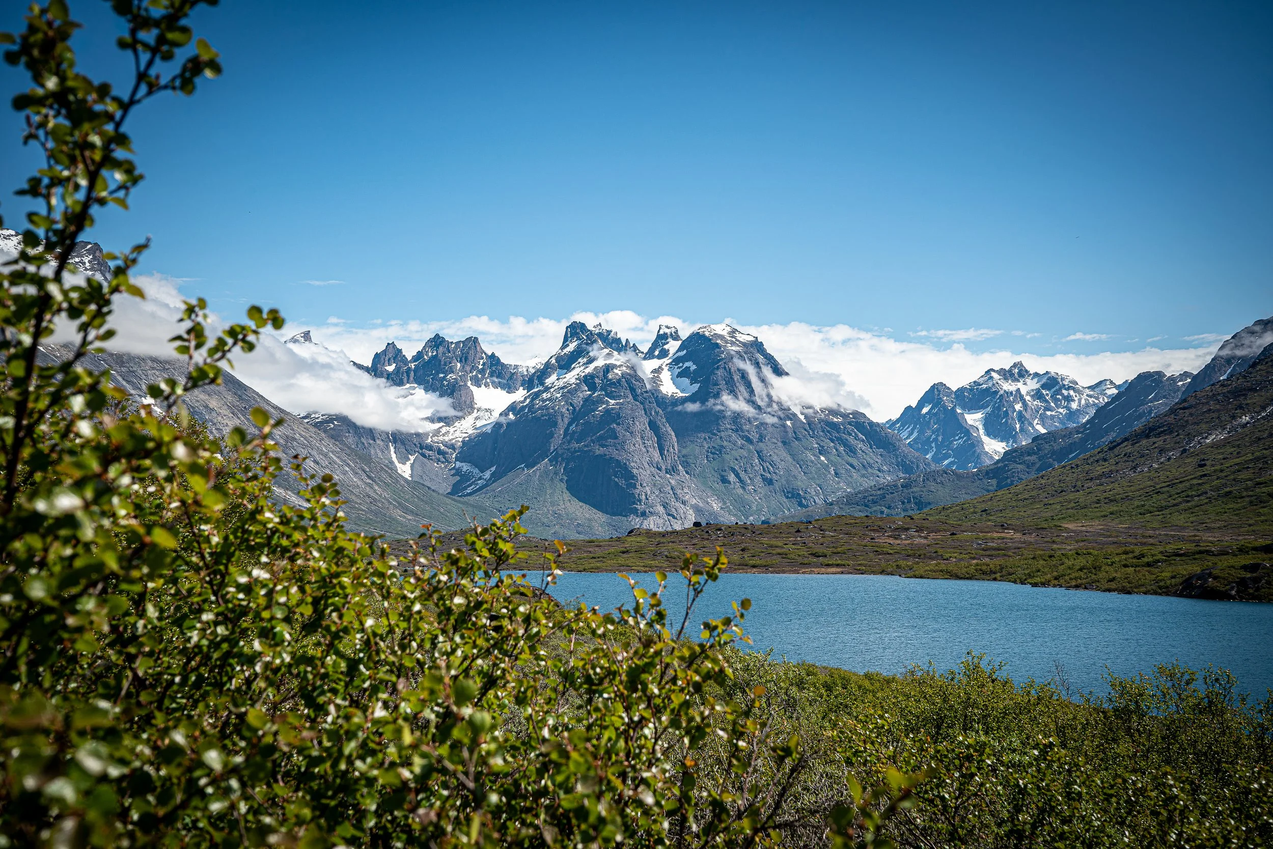 Uttussuattaat / The Great Vagina Mountains