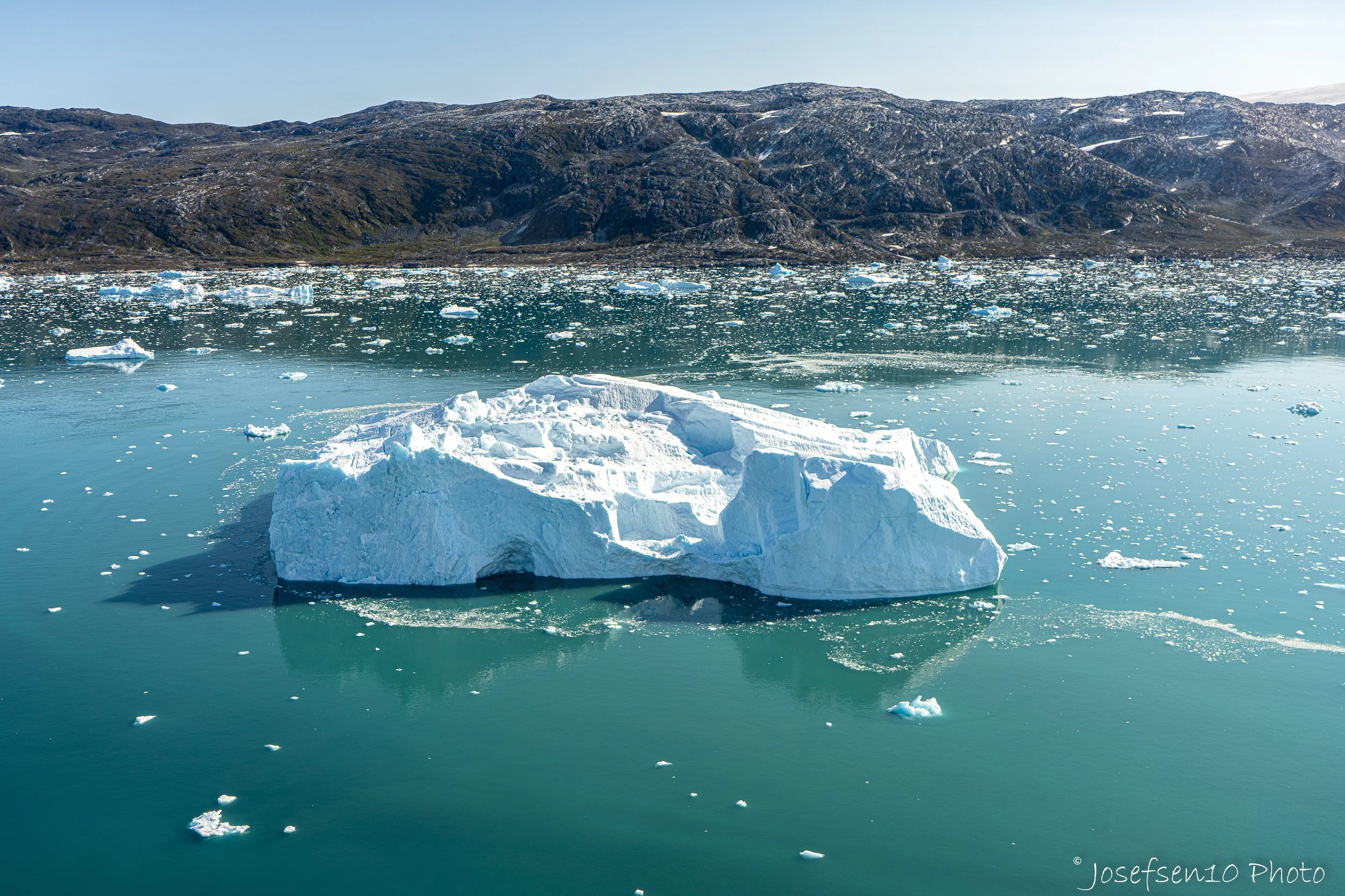 Iluliangaatsiaq / A huge iceberg