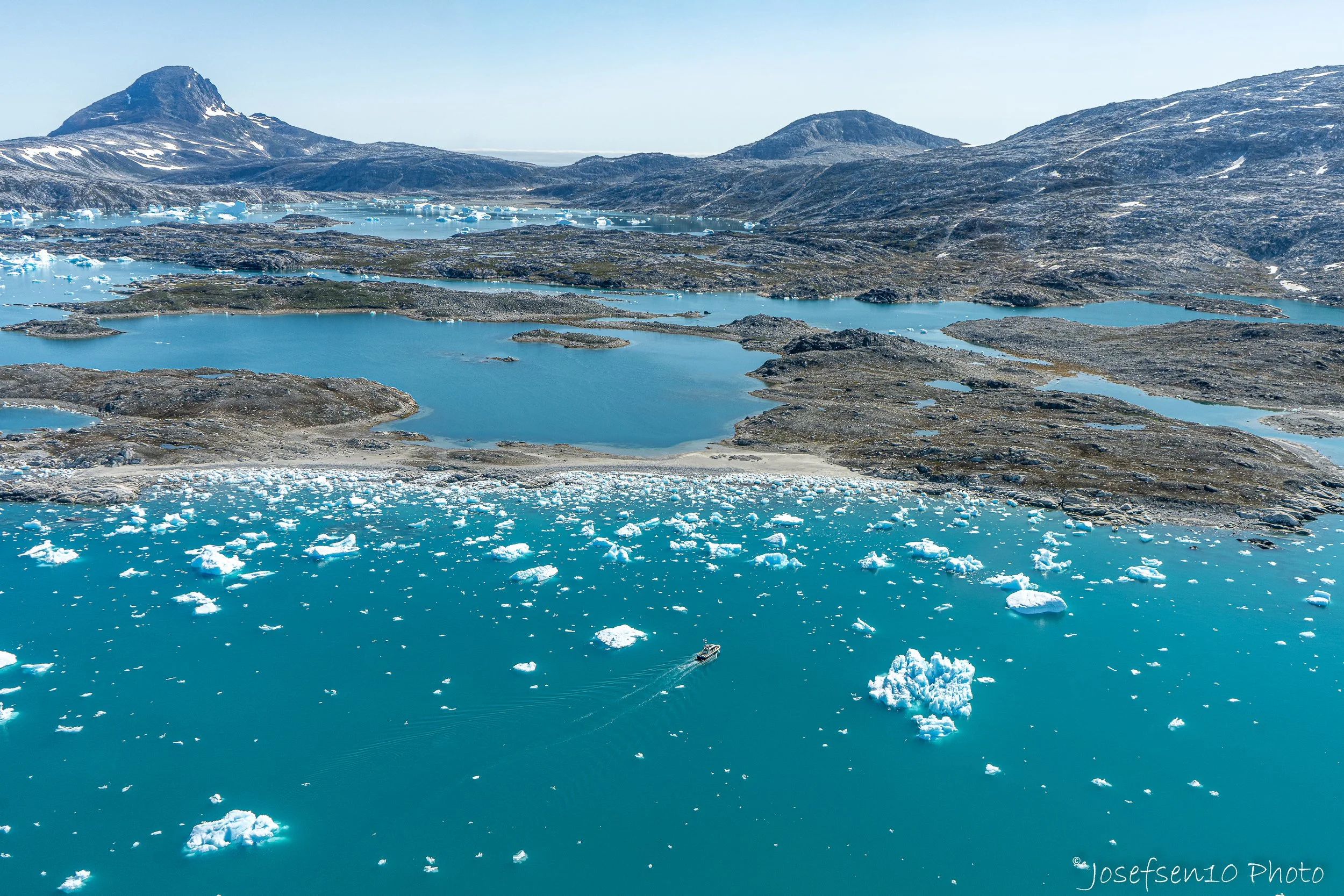 Qulimiguulip miffissaa / The helicopter landing area