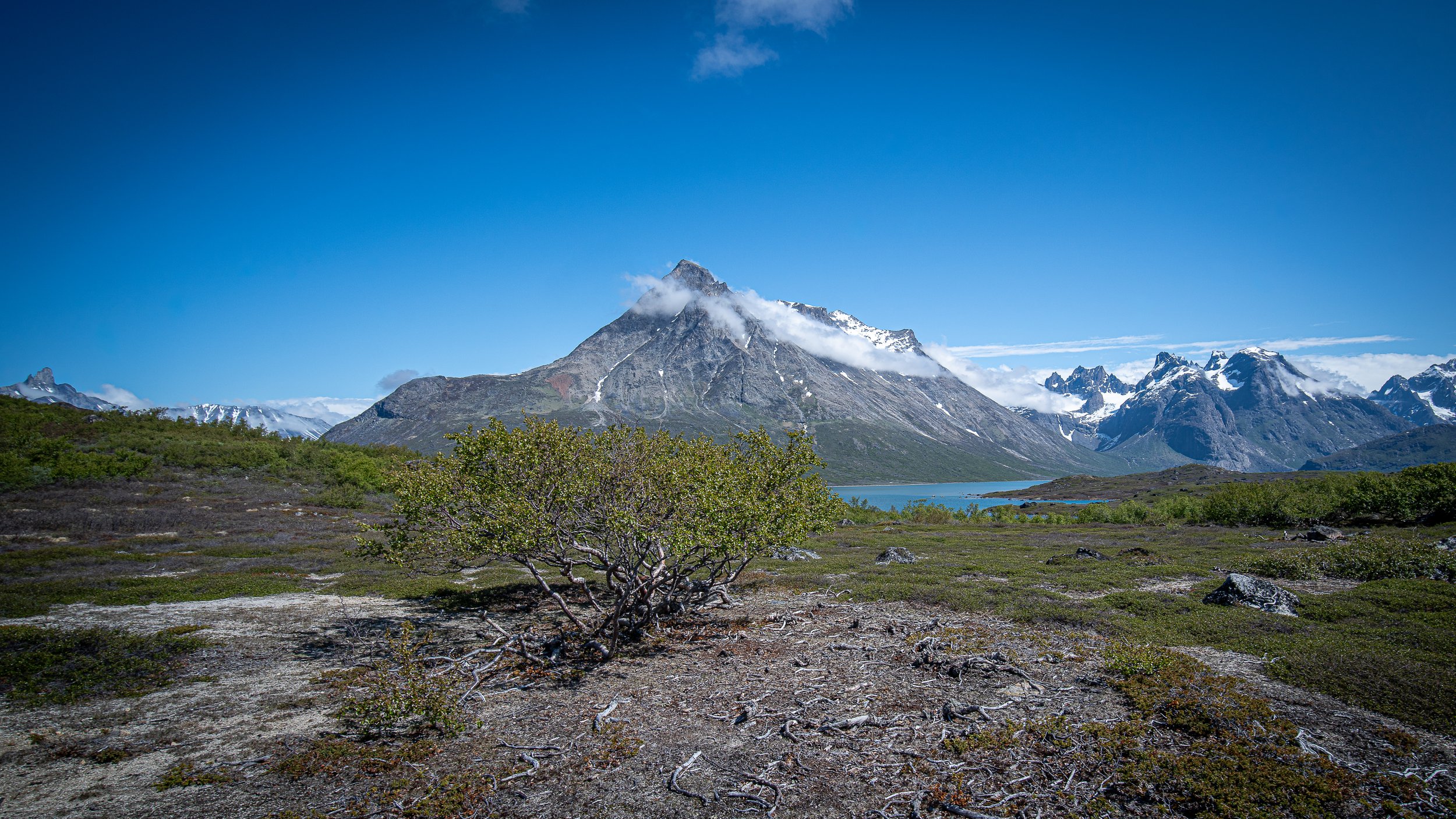 Qasigeerneq and Uttussuattaat Mountains