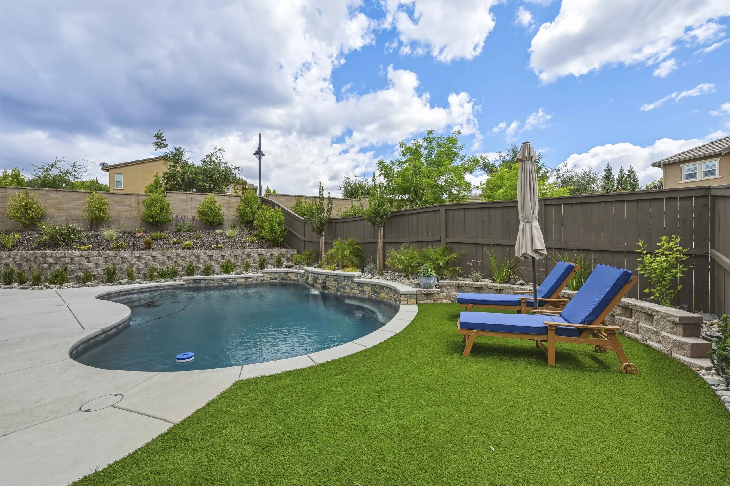 895 Calico Dr 100.jpg