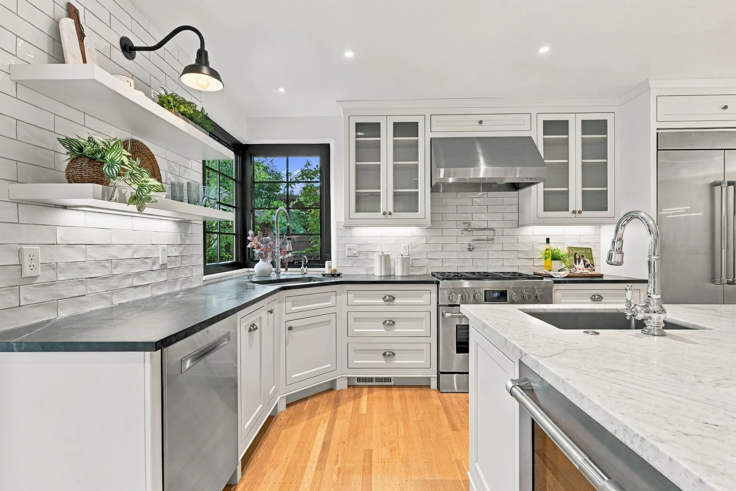 2743 Land Park Dr 29.jpg
