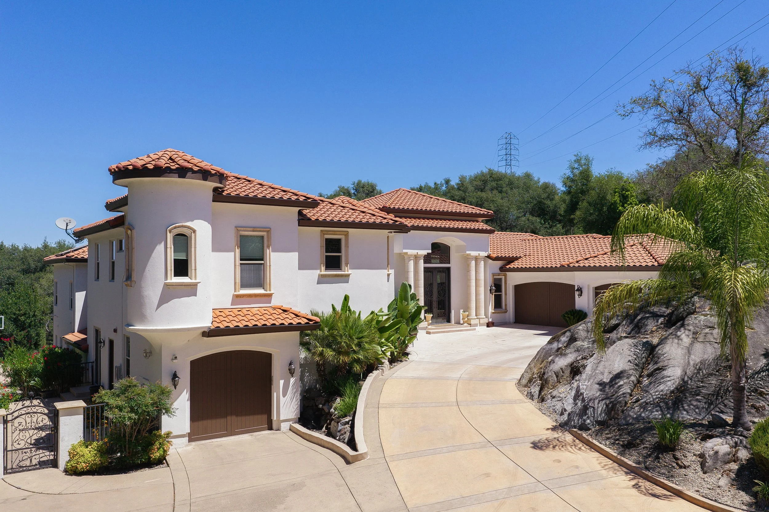 5645 Los Posas Way 3.jpg