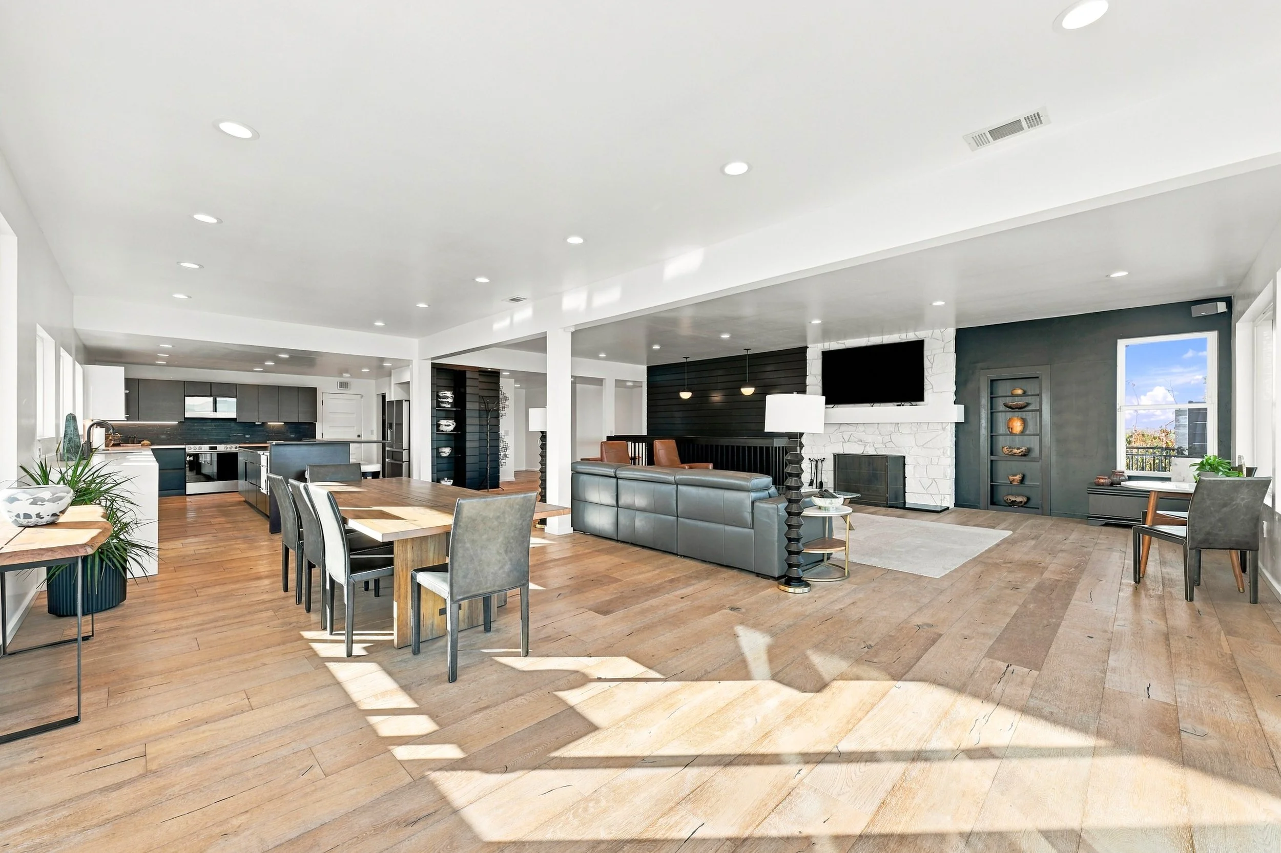 7882 Lakeshore Dr 31.jpg