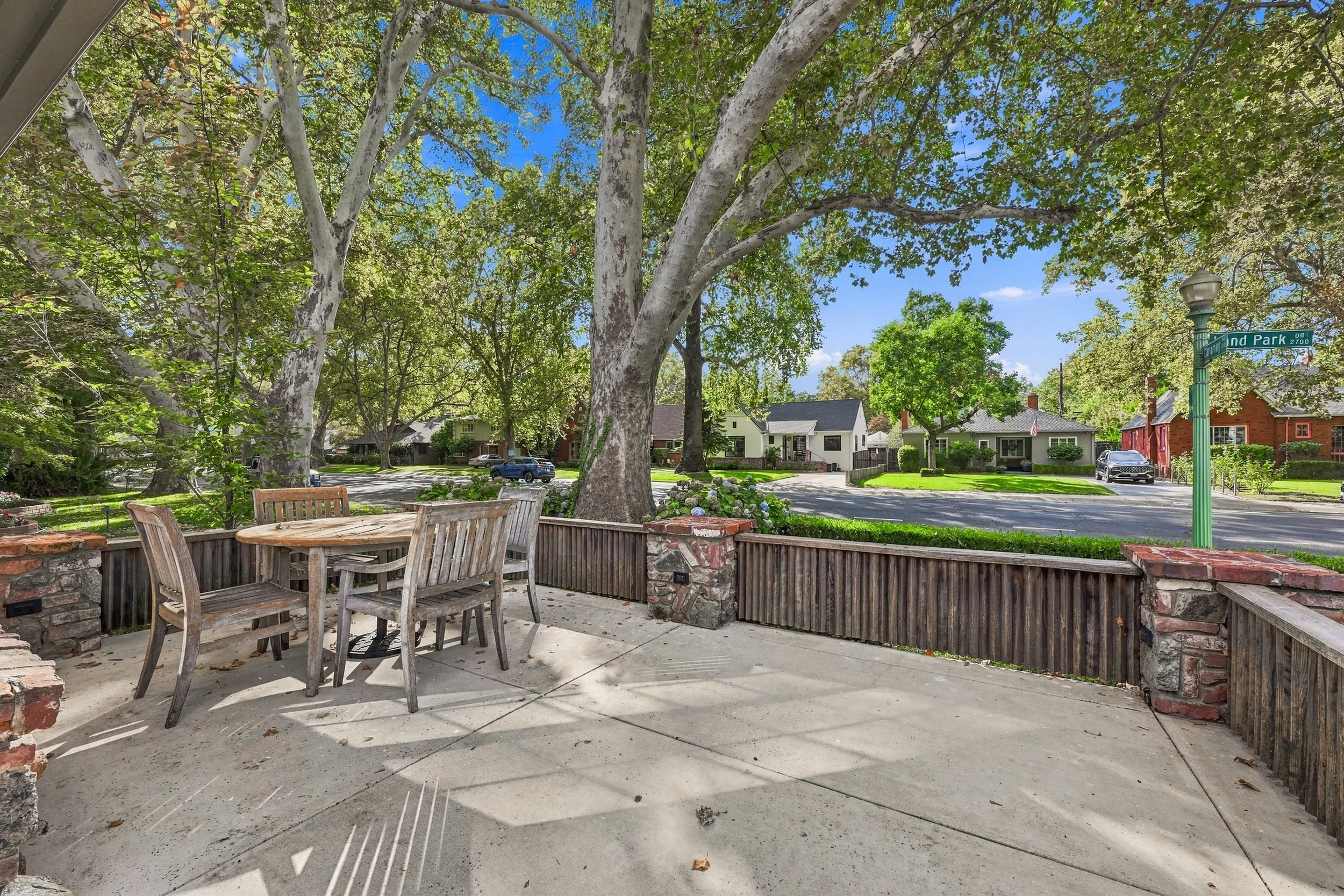 2743 Land Park Dr 12.jpg